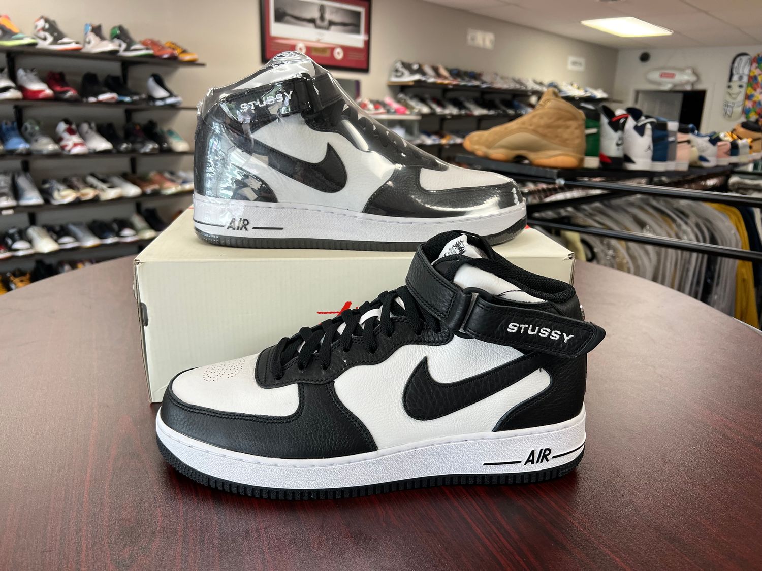 NEW NIKE AIR FORCE 1 MID STUSSY BLACK WHITE