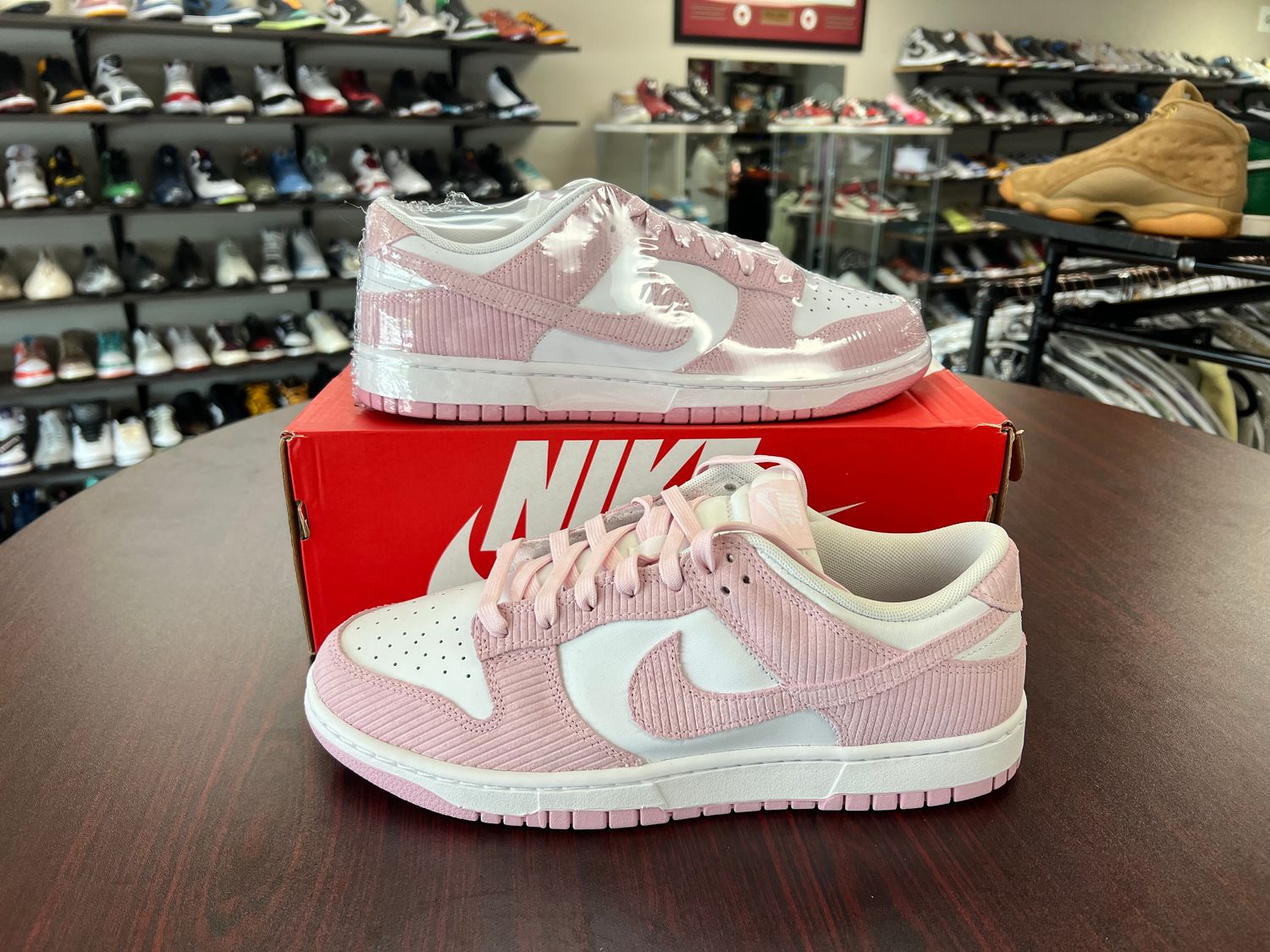 NEW NIKE DUNK LOW PINK CORDUROY (W)