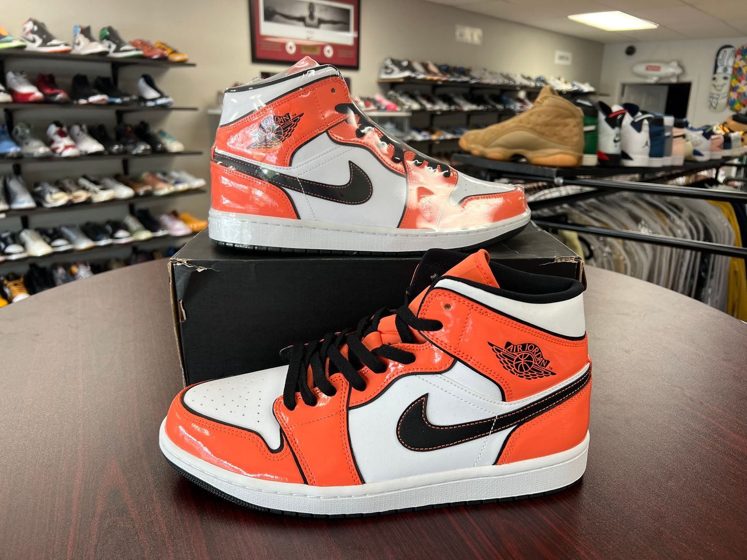NEW AIR JORDAN 1 MID TURF ORANGE