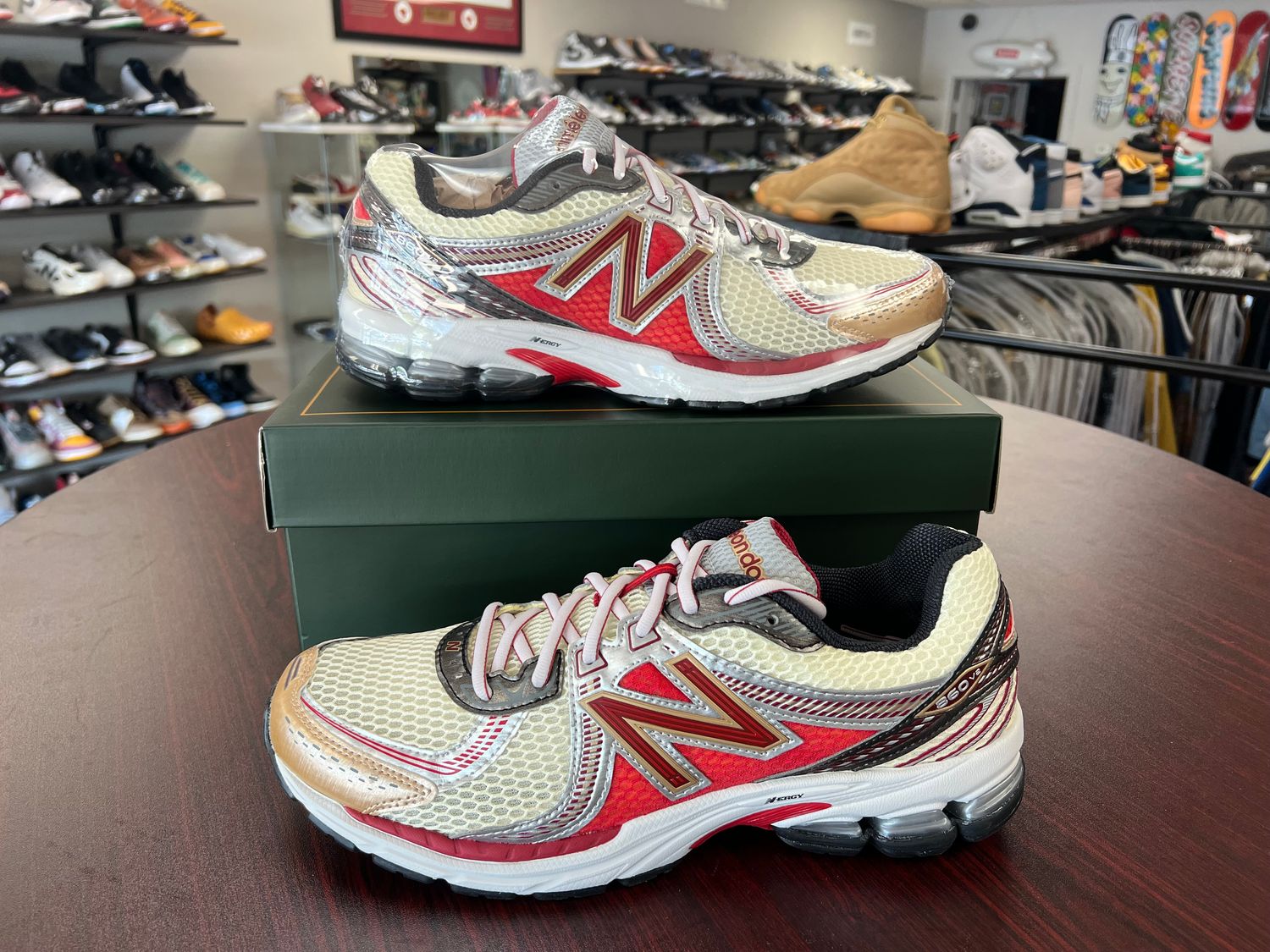 NEW NEW BALANCE 860V2 AIME LEON DORE RED
