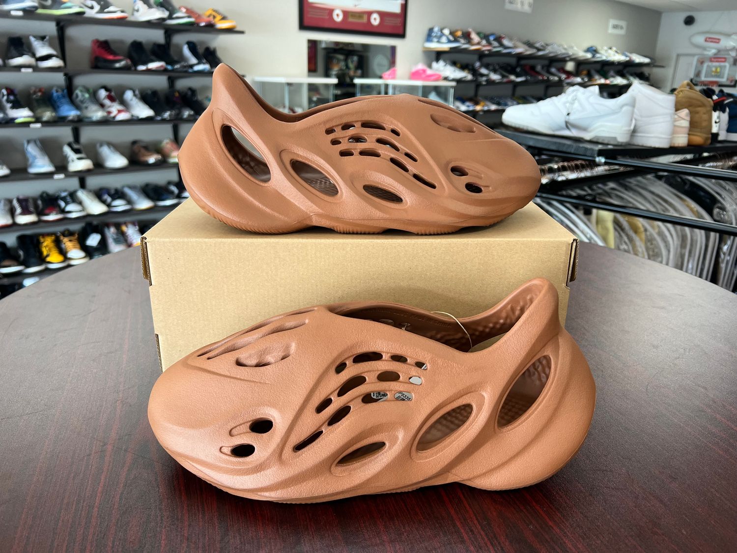 NEW ADIDAS YEEZY FOAMRUNNER CLAY RED