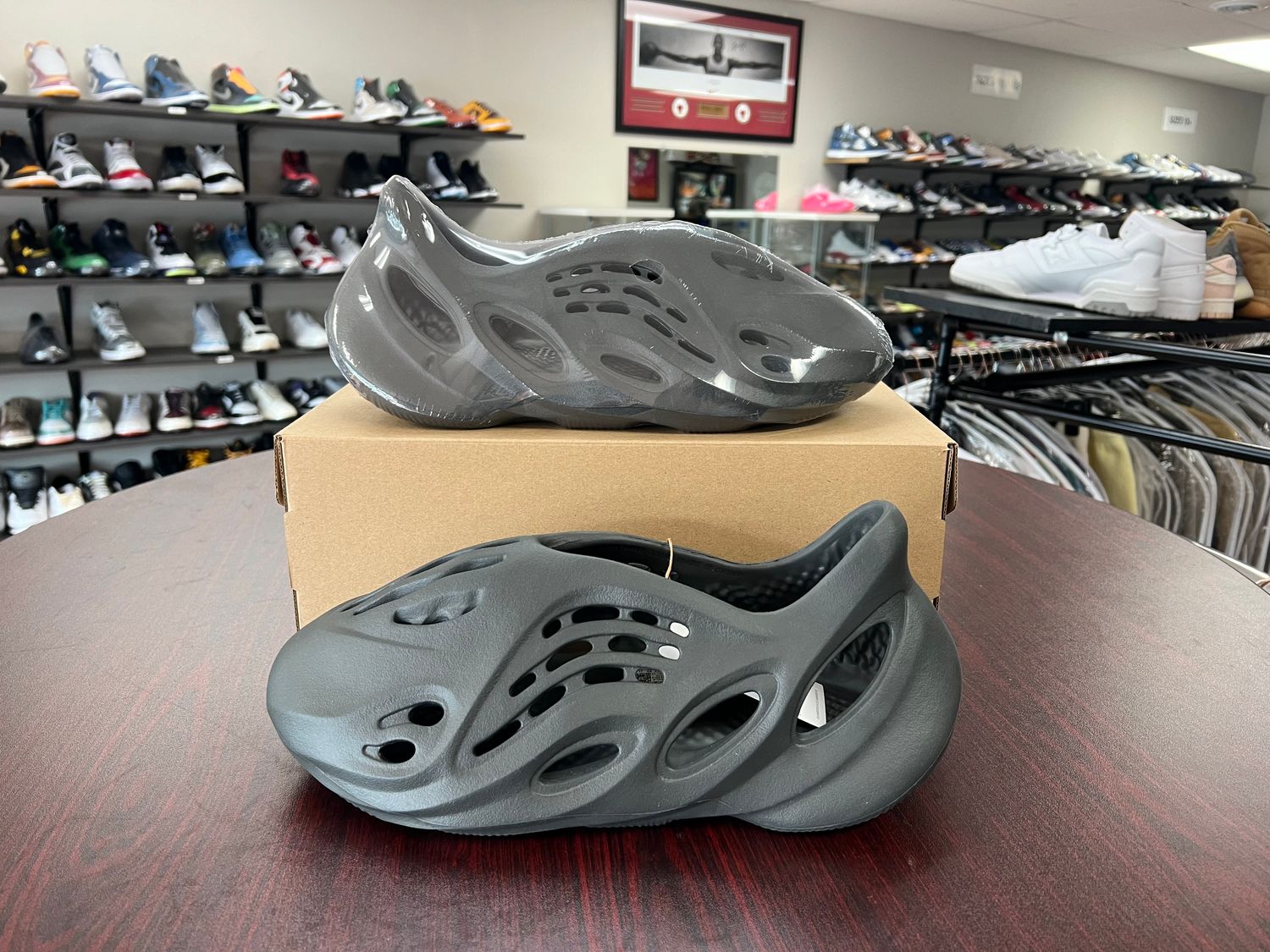 NEW ADIDAS YEEZY FOAMRUNNER CARBON