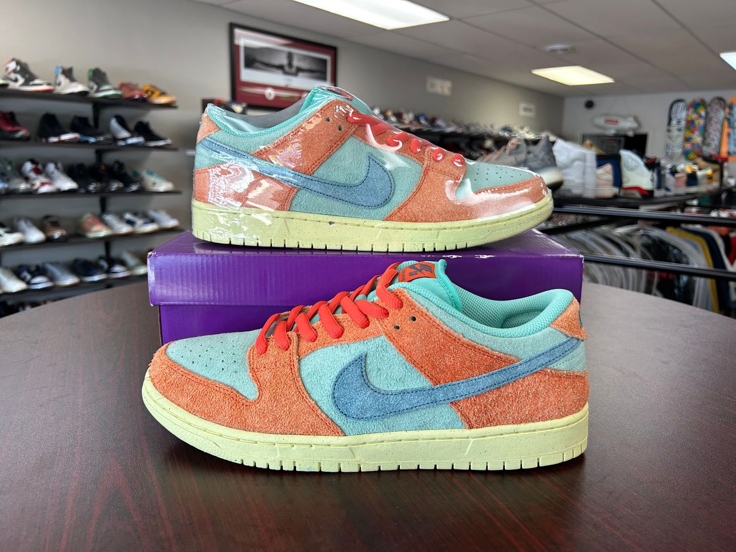 NEW NIKE SB DUNK LOW ORANGE EMERALD RISE