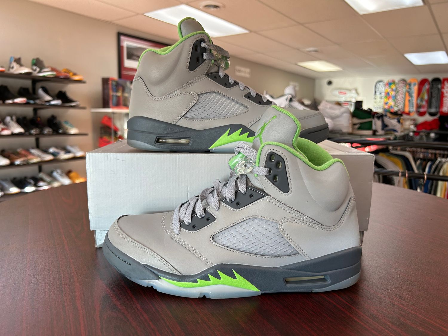 PO AIR JORDAN 5 GREEN BEAN SIZE 8.5