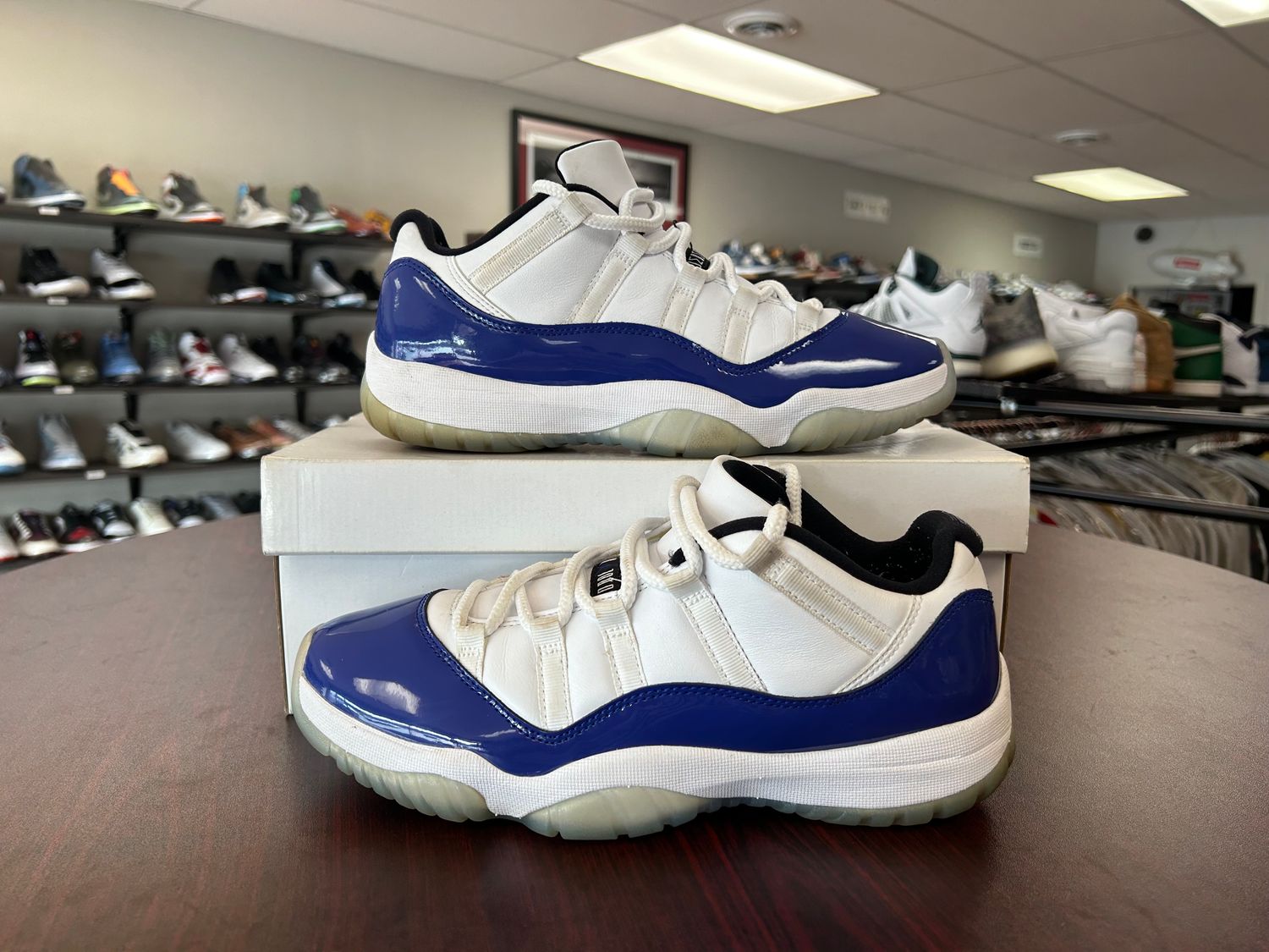 PO AIR JORDAN 11 LOW WMNS CONCORD SIZE 9M/10.5W