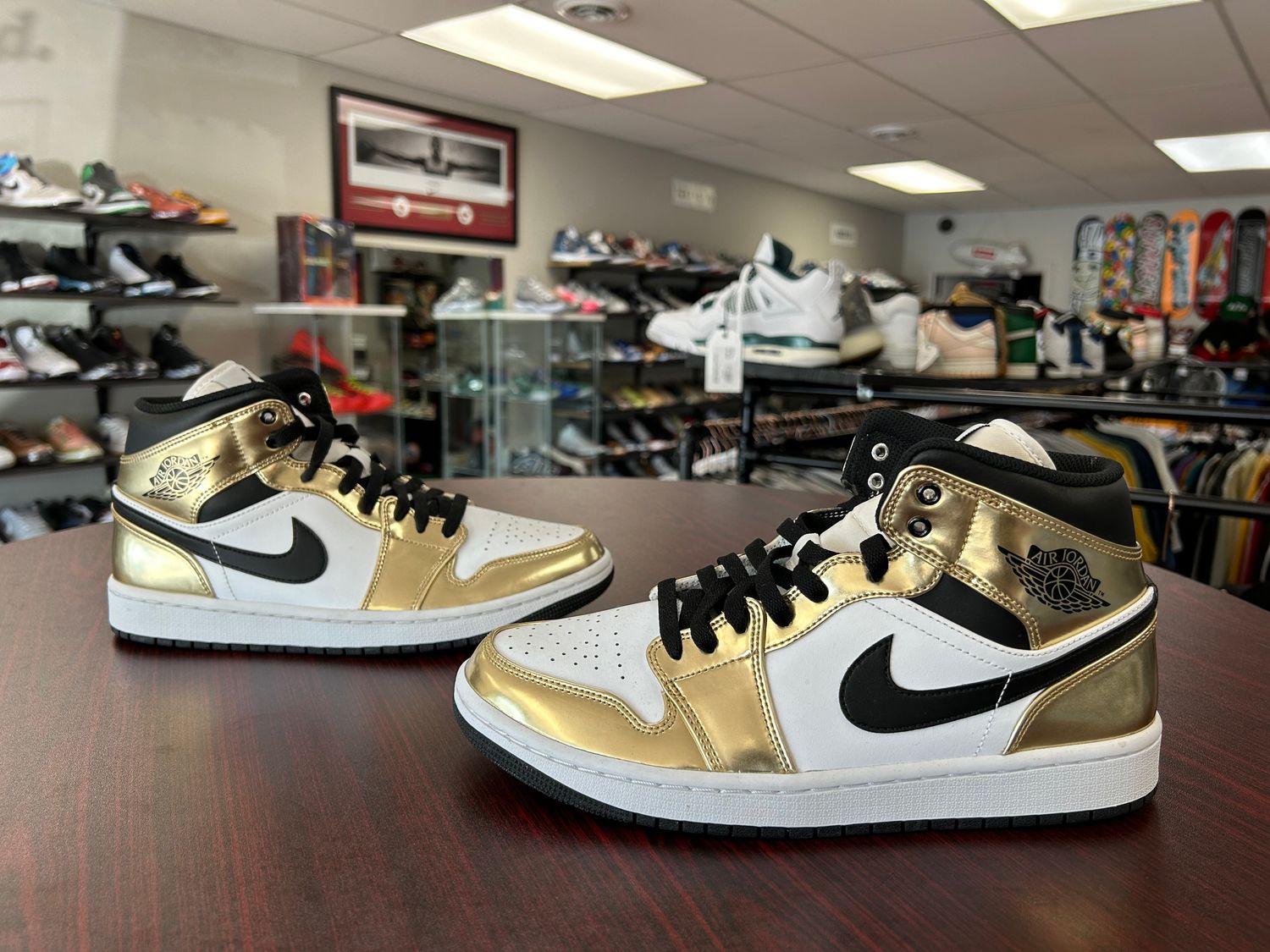 PONB AIR JORDAN 1 MID METALLIC GOLD BLACK WHITE SIZE 9