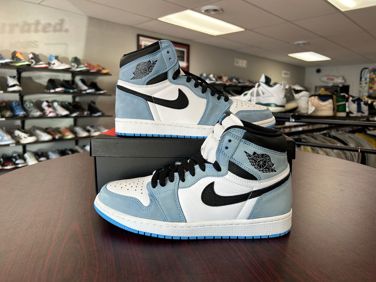 PO AIR JORDAN 1 UNC SIZE 9