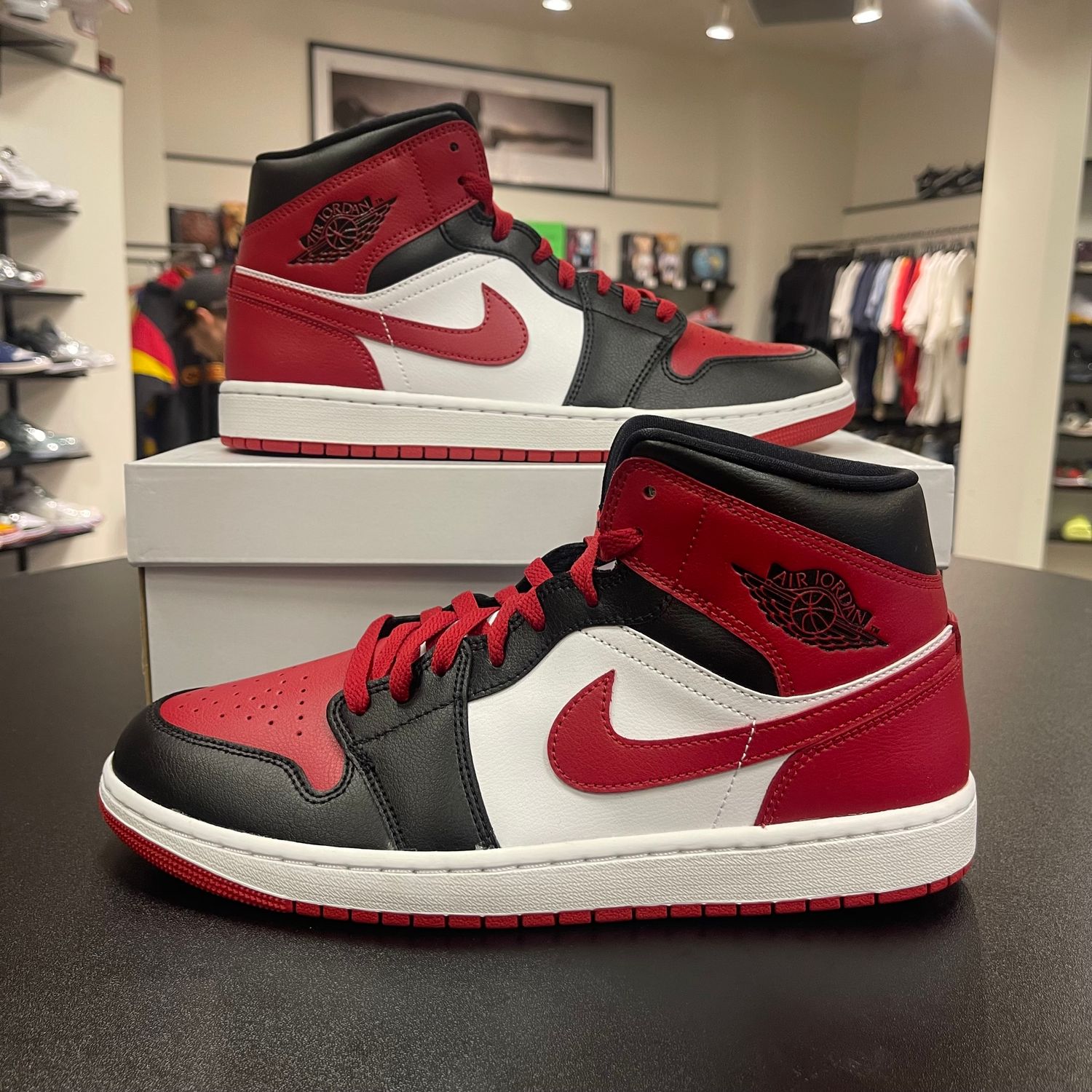 NEW AIR JORDAN 1 MID ALTERNATE BRED TOE (W)