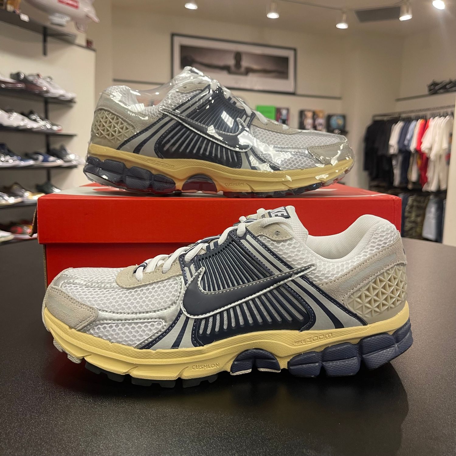NEW NIKE ZOOM VOMERO 5 THUNDER BLUE CREAM