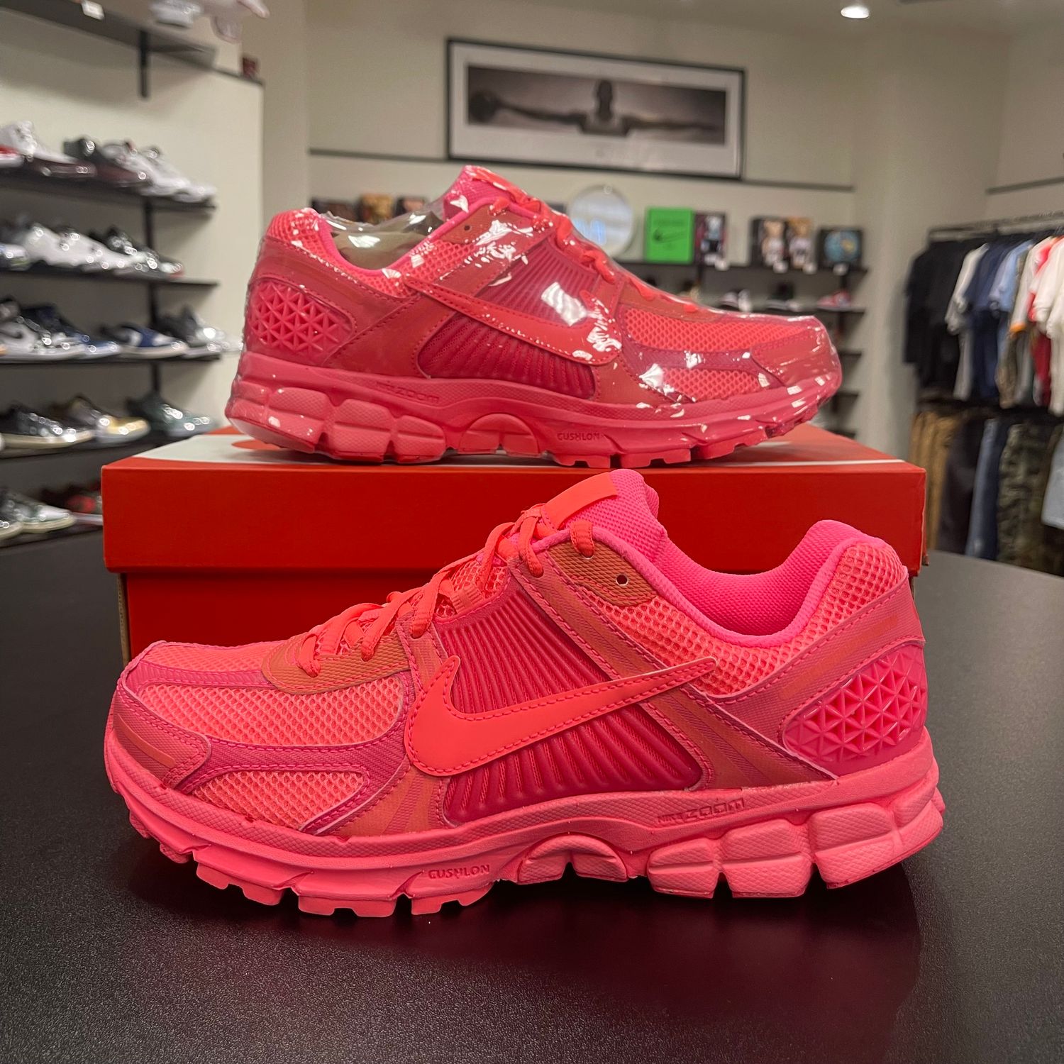 NEW NIKE ZOOM VOMERO 5 HOT PUNCH