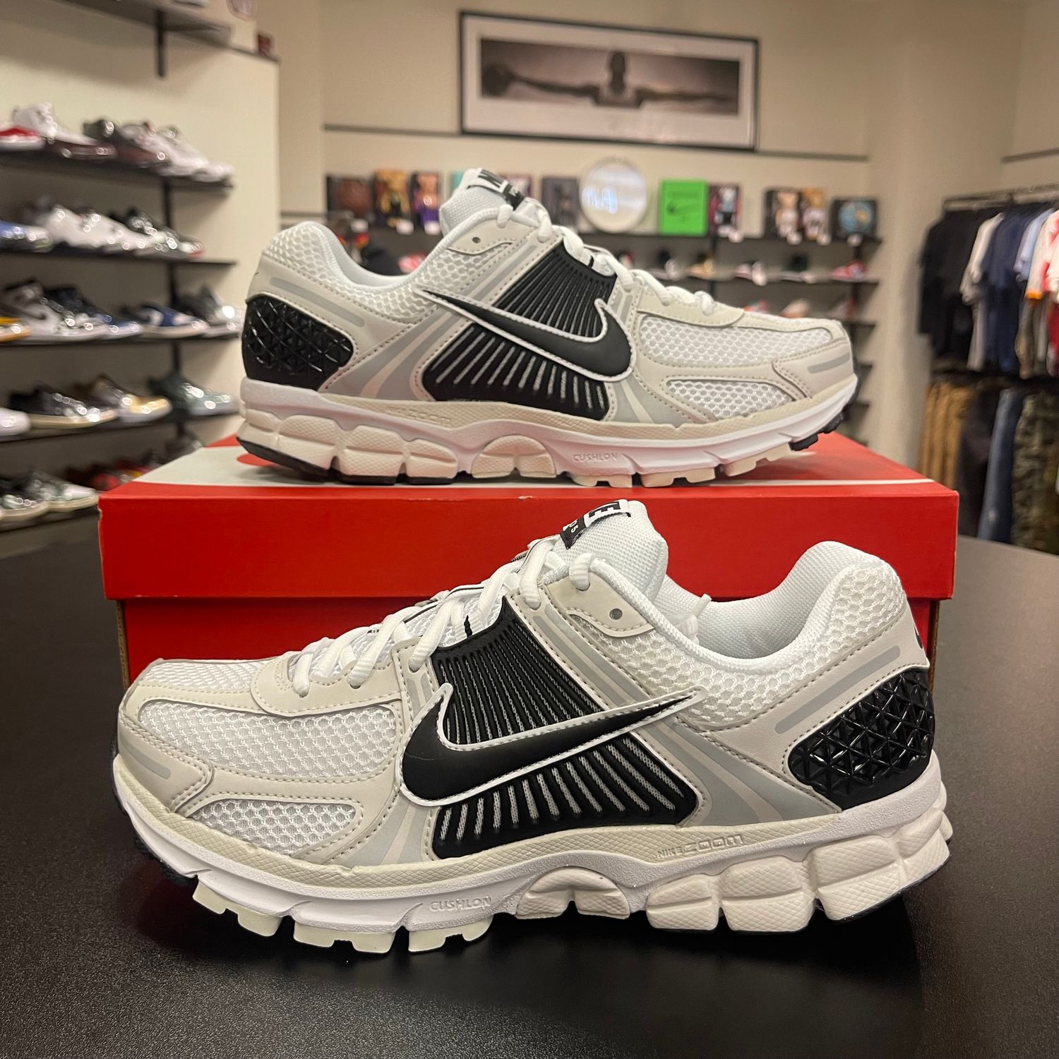 NEW NIKE ZOOM VOMERO 5 WHITE BLACK