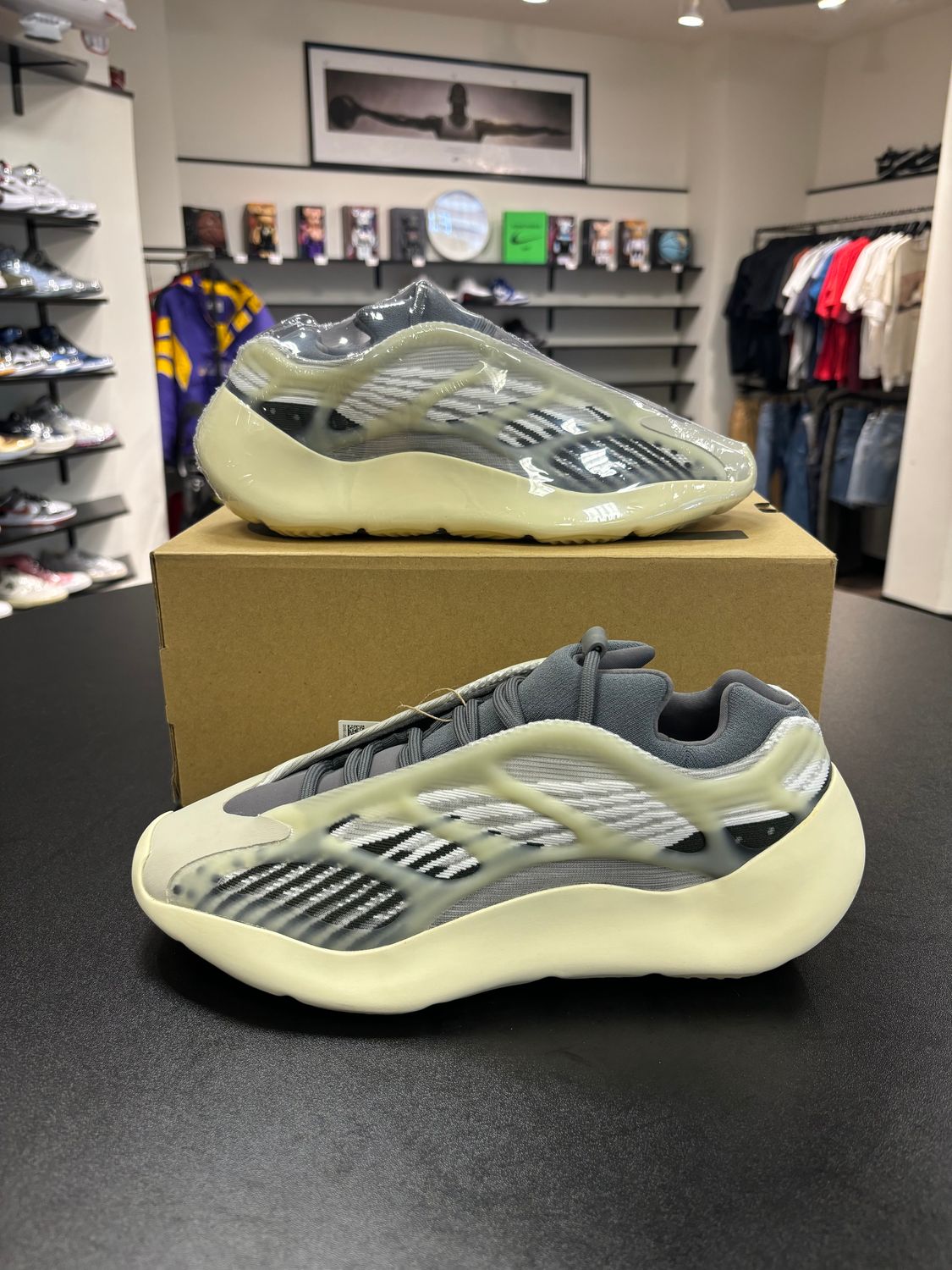 NEW ADIDAS YEEZY 700 V3 FADE SALT