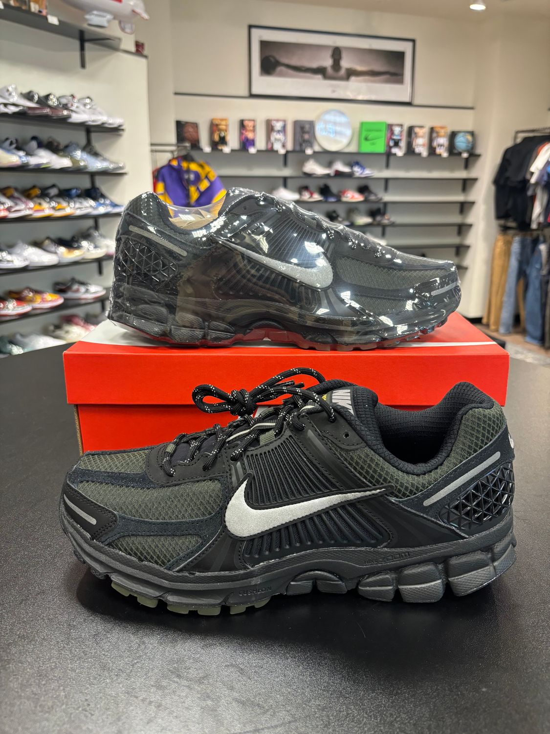 NEW NIKE ZOOM VOMERO 5 BLACK SEQUOIA