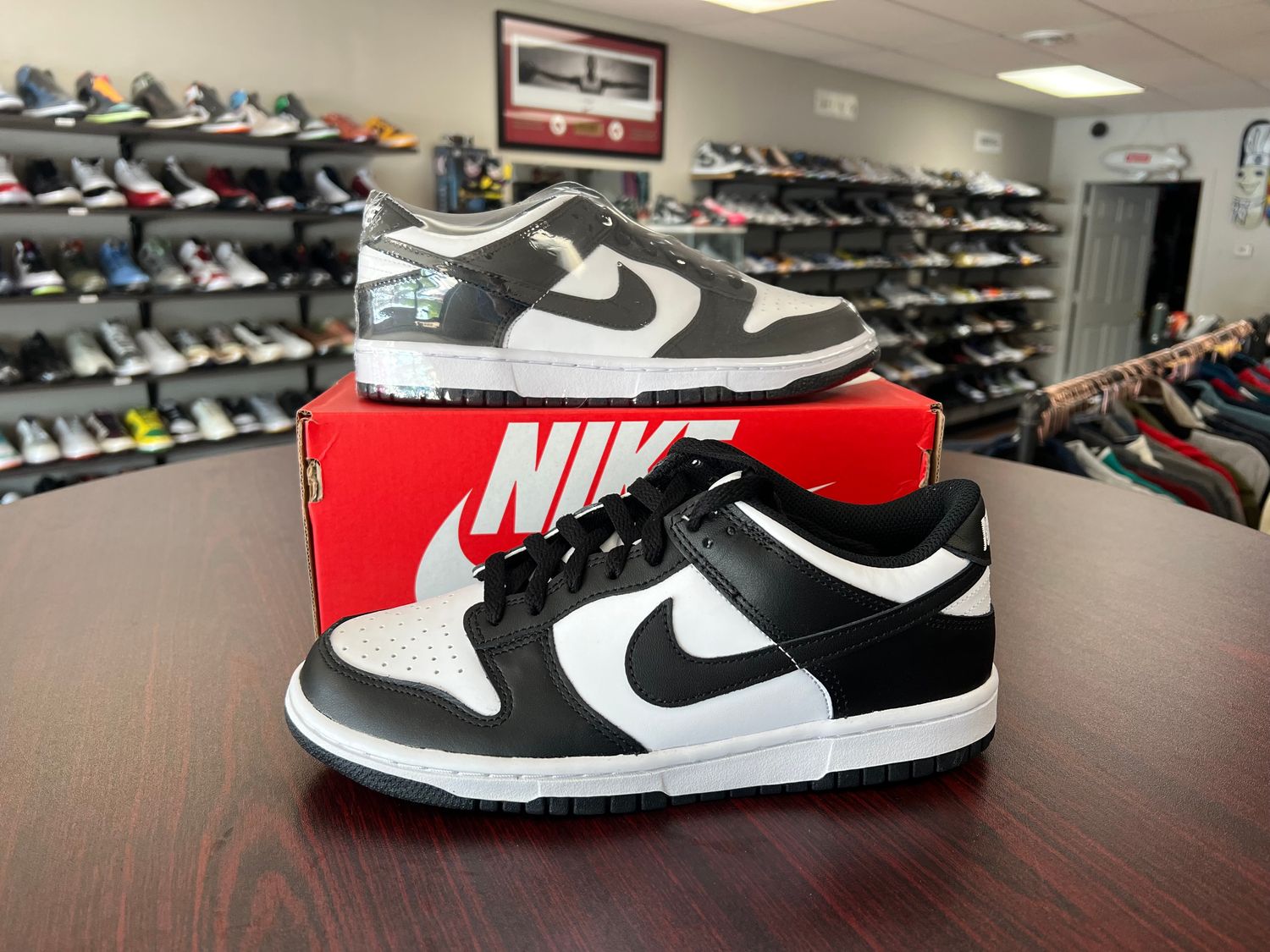 NEW NIKE DUNK LOW WHITE BLACK PANDA (W)