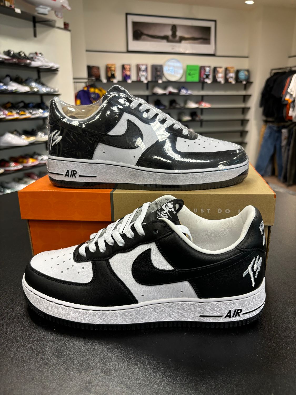 NEW NIKE AIR FORCE 1 LOW TERROR SQUAD BLKOUT