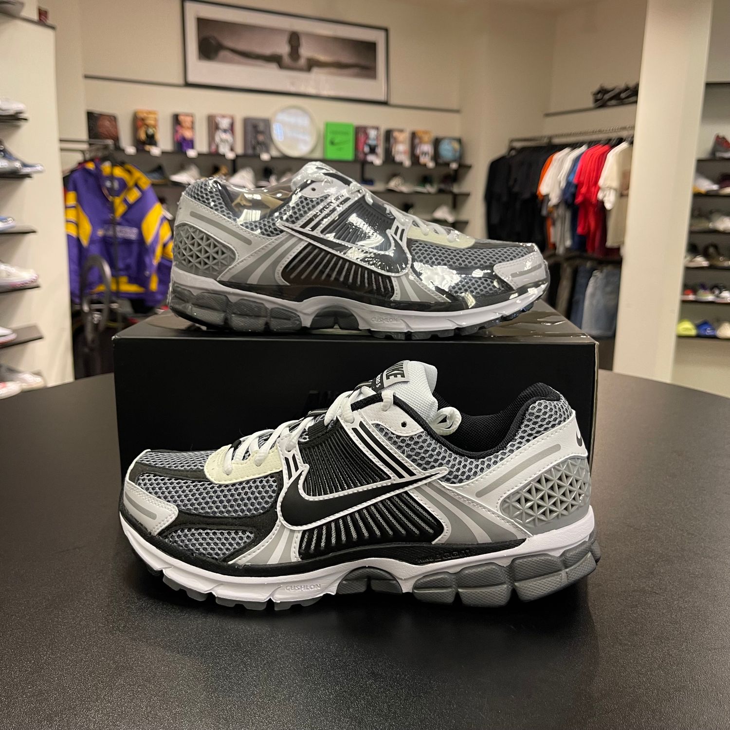 NEW NIKE ZOOM VOMERO 5 SE SP DRK GRY BLK WHT