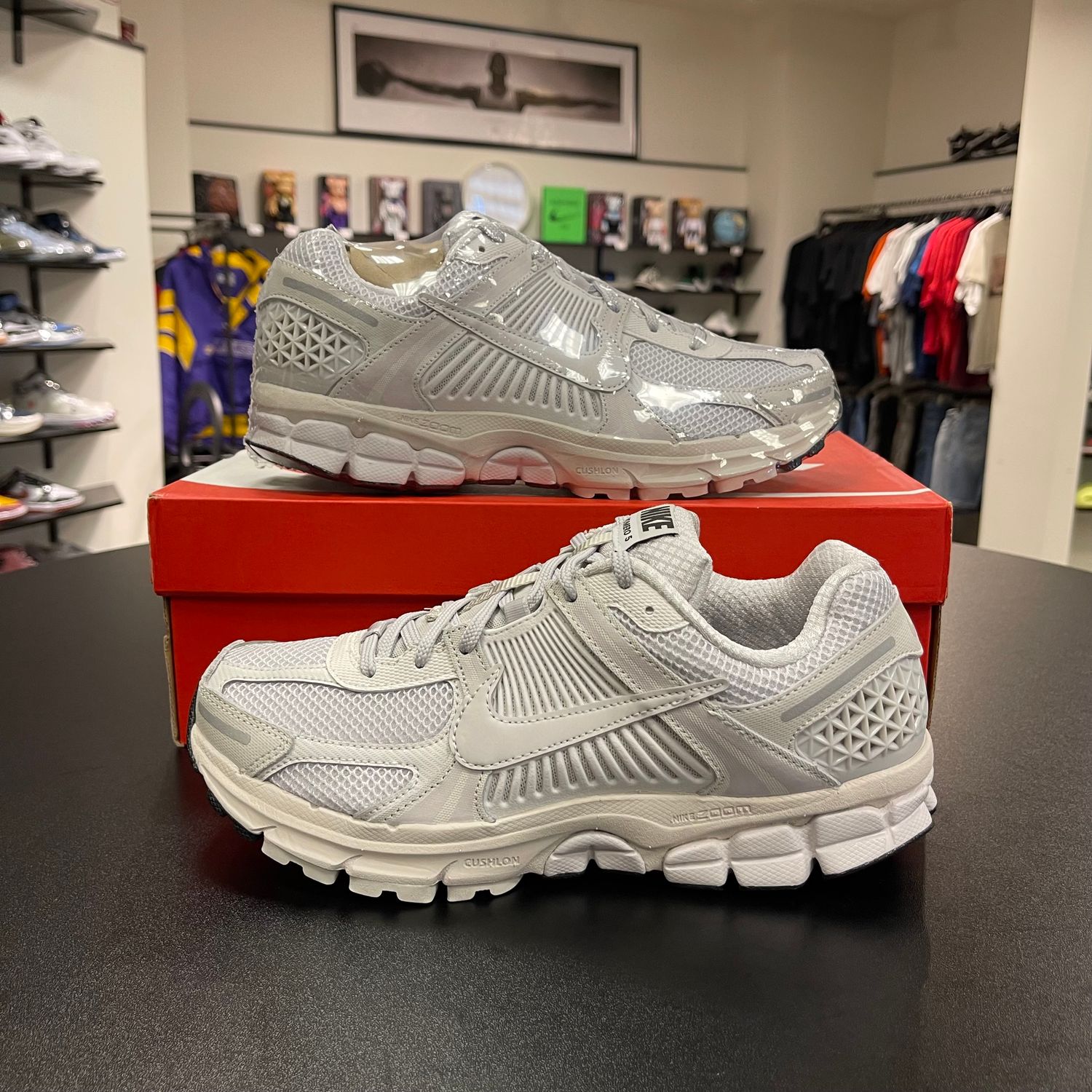 NEW NIKE ZOOM VOMERO 5 WHITE VAST GREY (W)