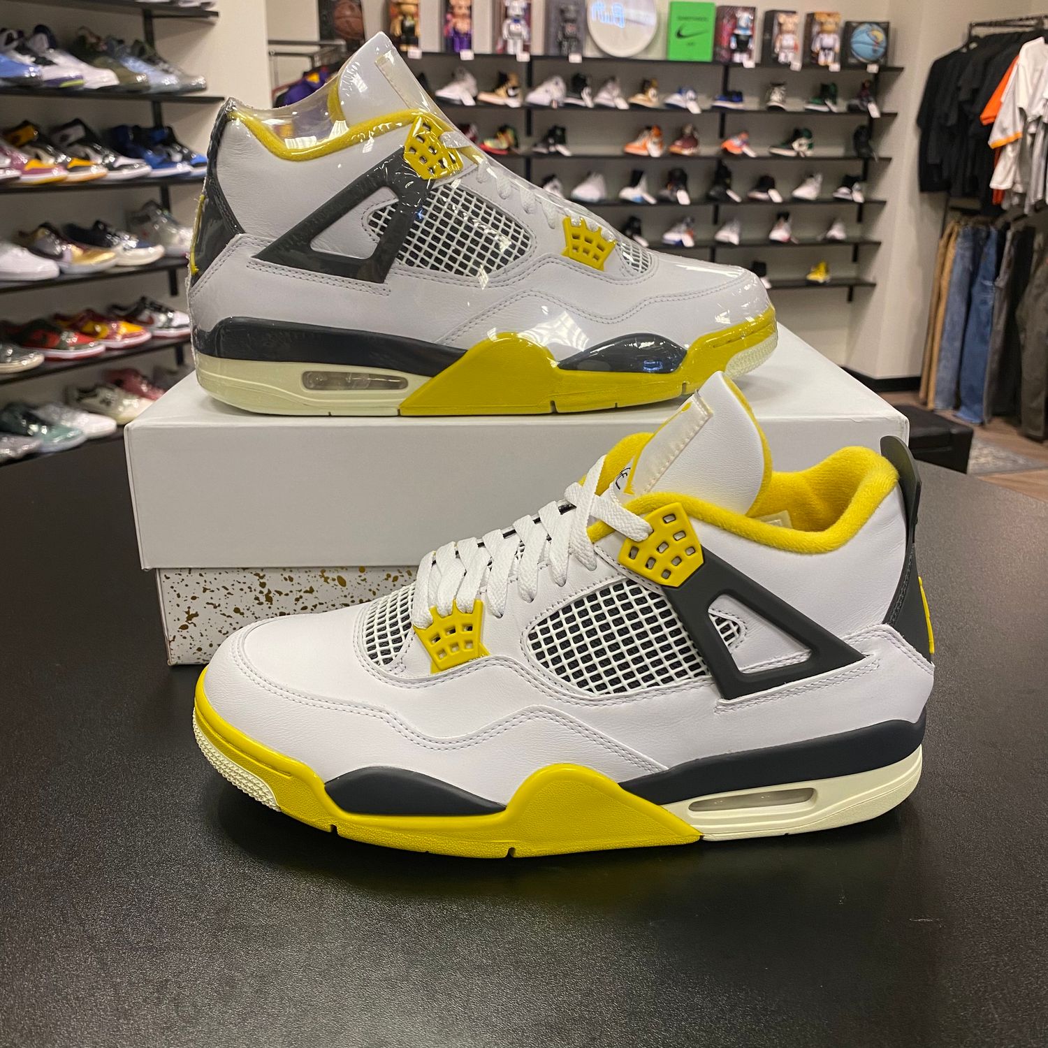 NEW AIR JORDAN 4 VIVID SULFUR (W)