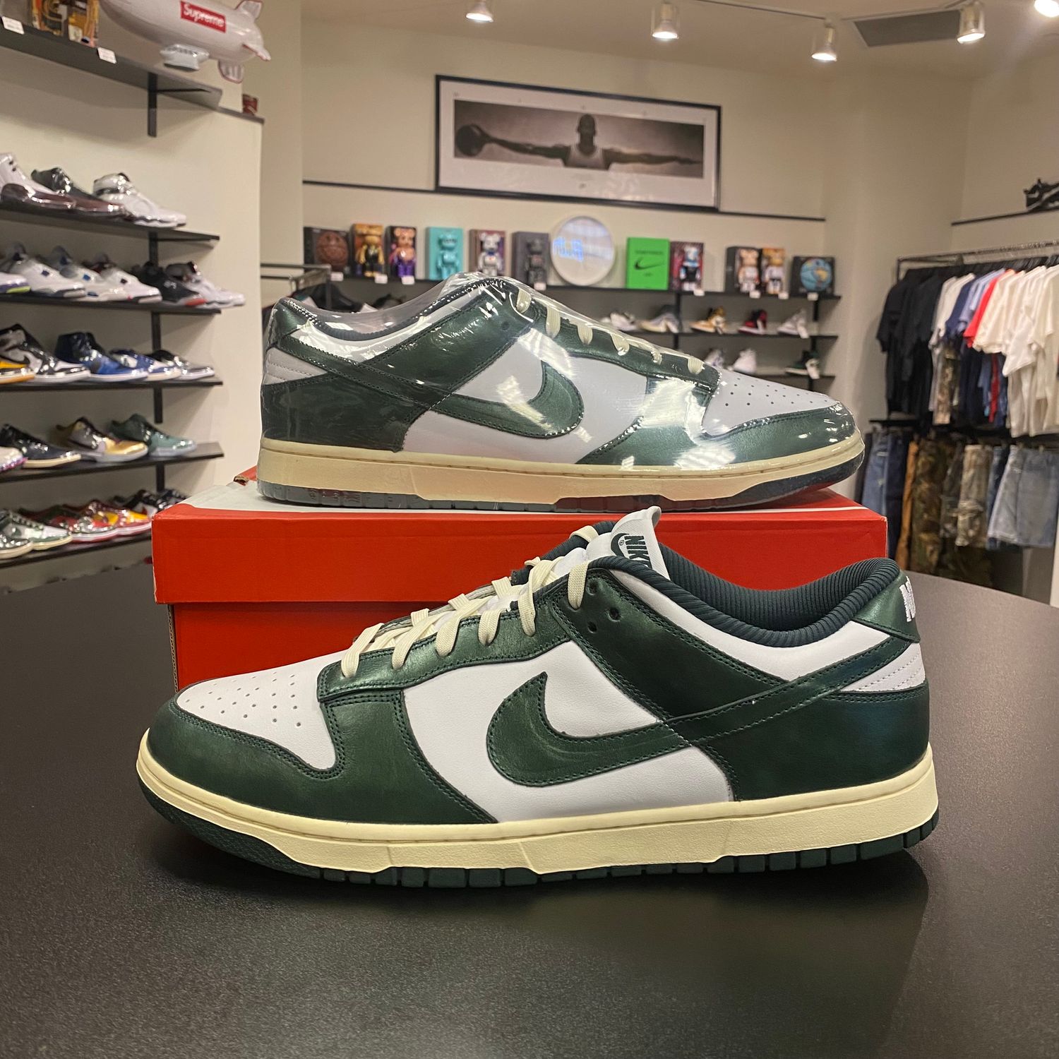 NEW NIKE DUNK LOW VINTAGE GREEN (W)