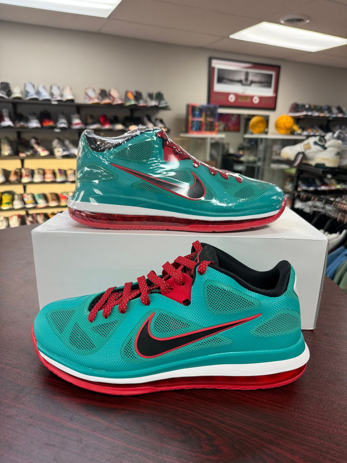 NEW NIKE LEBRON 9 LOW REVERSE LIVERPOOL