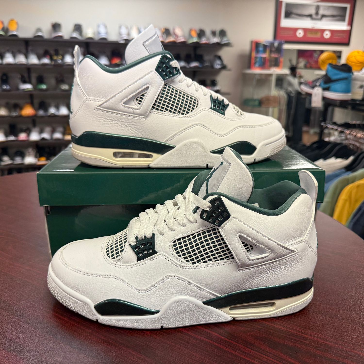 PO AIR JORDAN 4 OXIDIZED GREEN SIZE 10.5