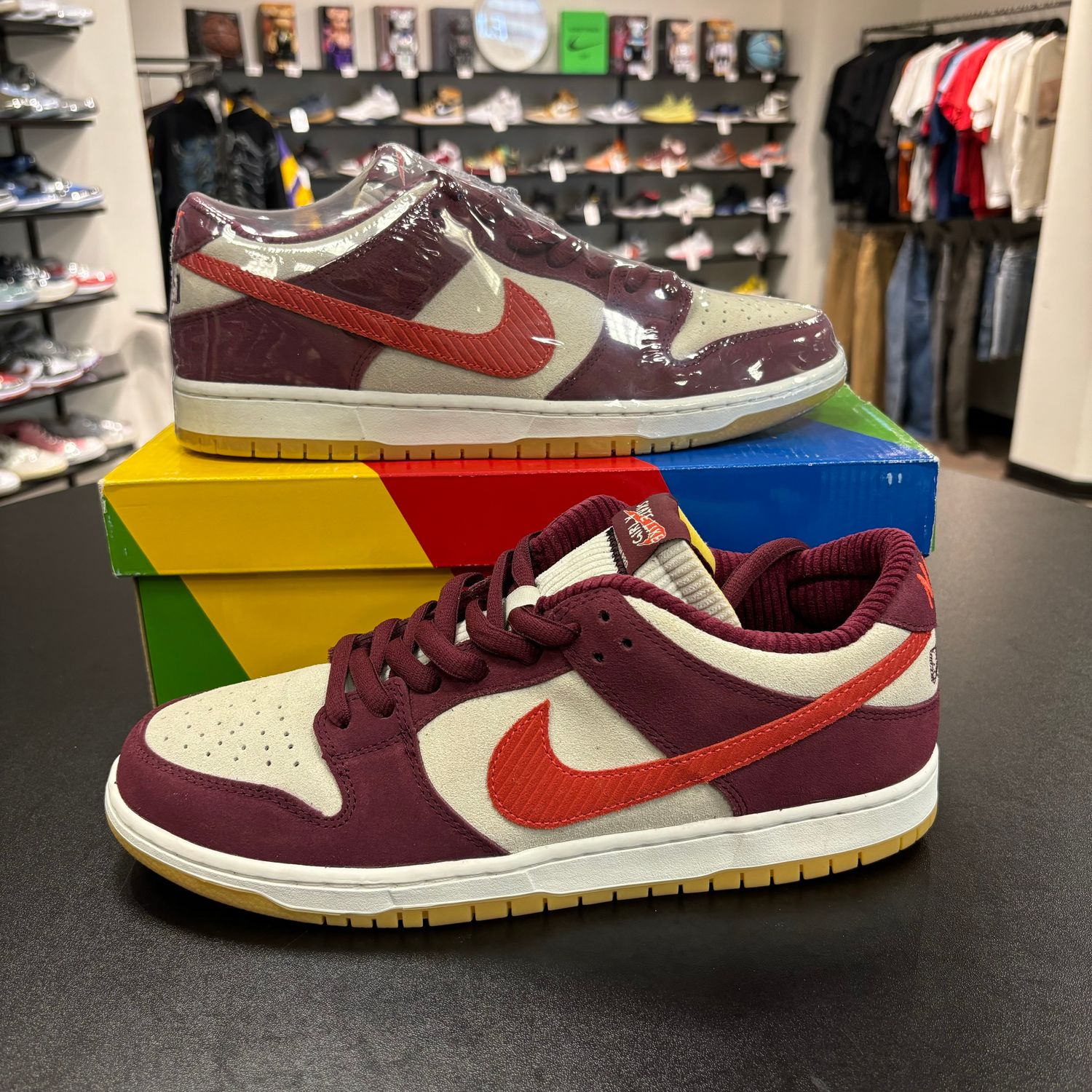 NEW NIKE SB DUNK LOW SKATE LIKE A GIRL