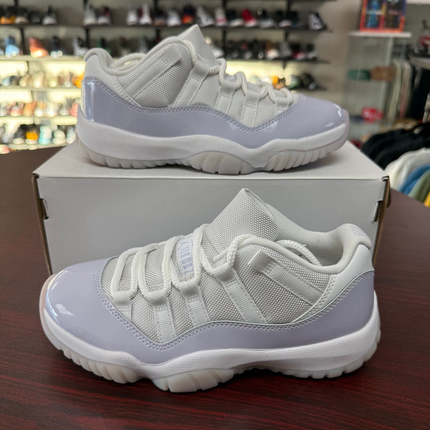 PO AIR JORDAN 11 LOW PURE VIOLET (WOMENS) SIZE 6W