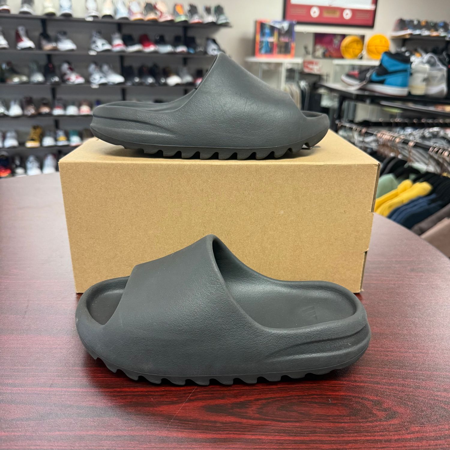 PO ADIDAS YEEZY SLIDE ONYX SIZE 5