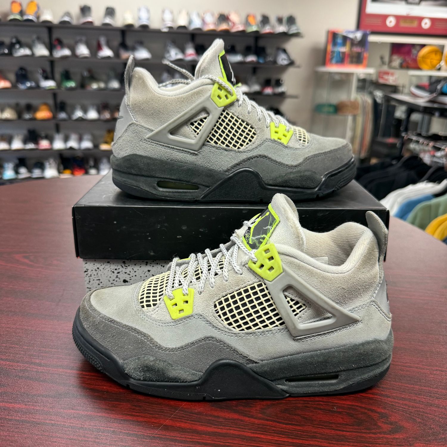 PO AIR JORDAN 4 SE 95 NEON SIZE 6Y