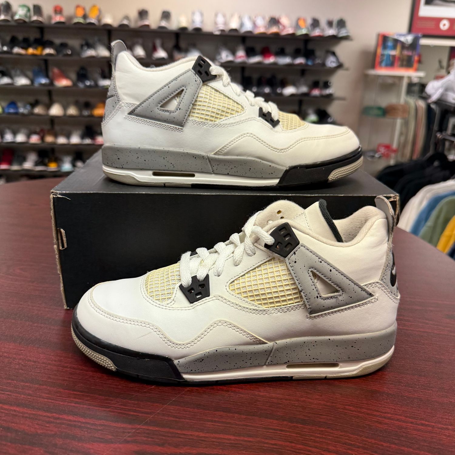 PO AIR JORDAN 4 WHITE CEMENT SIZE 6.5Y