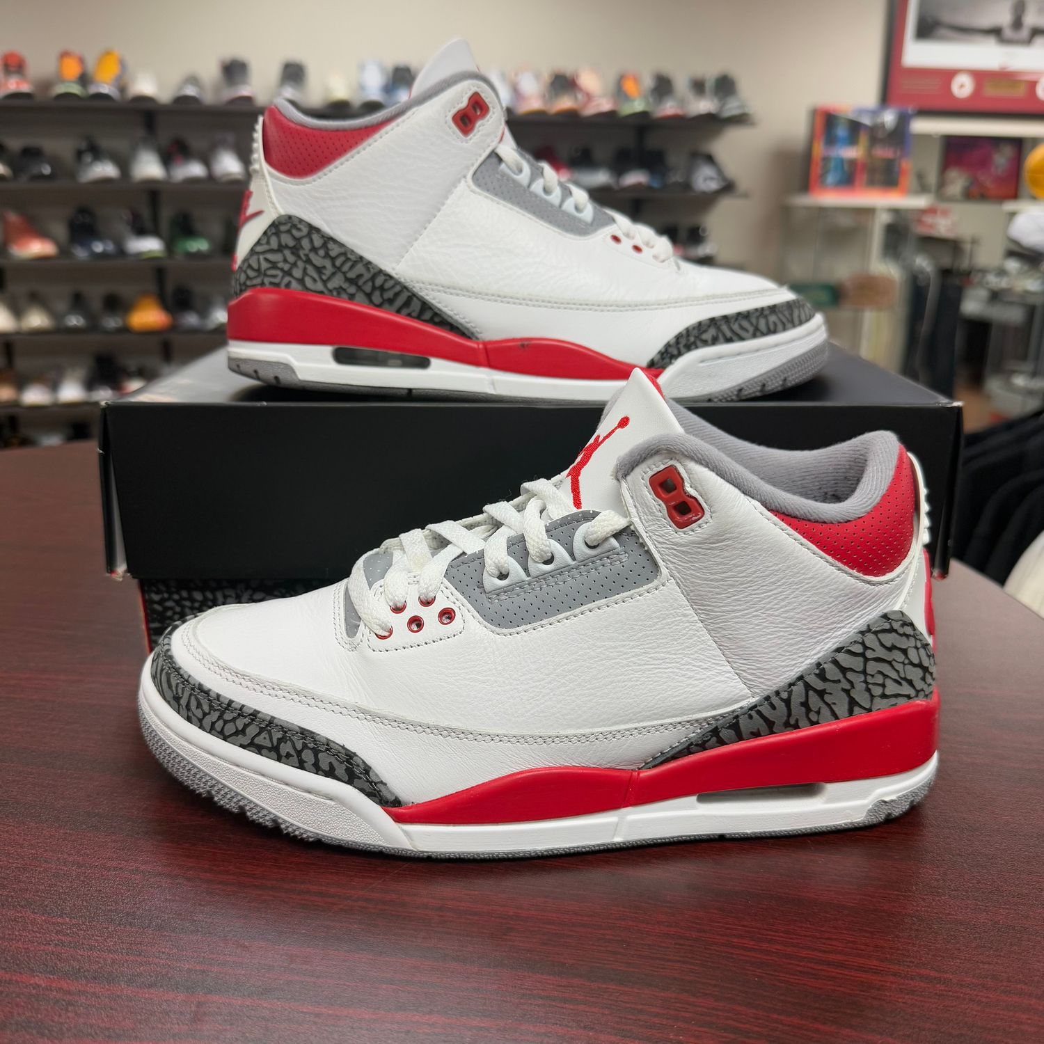 PO AIR JORDAN 3 FIRE RED SIZE 8.5