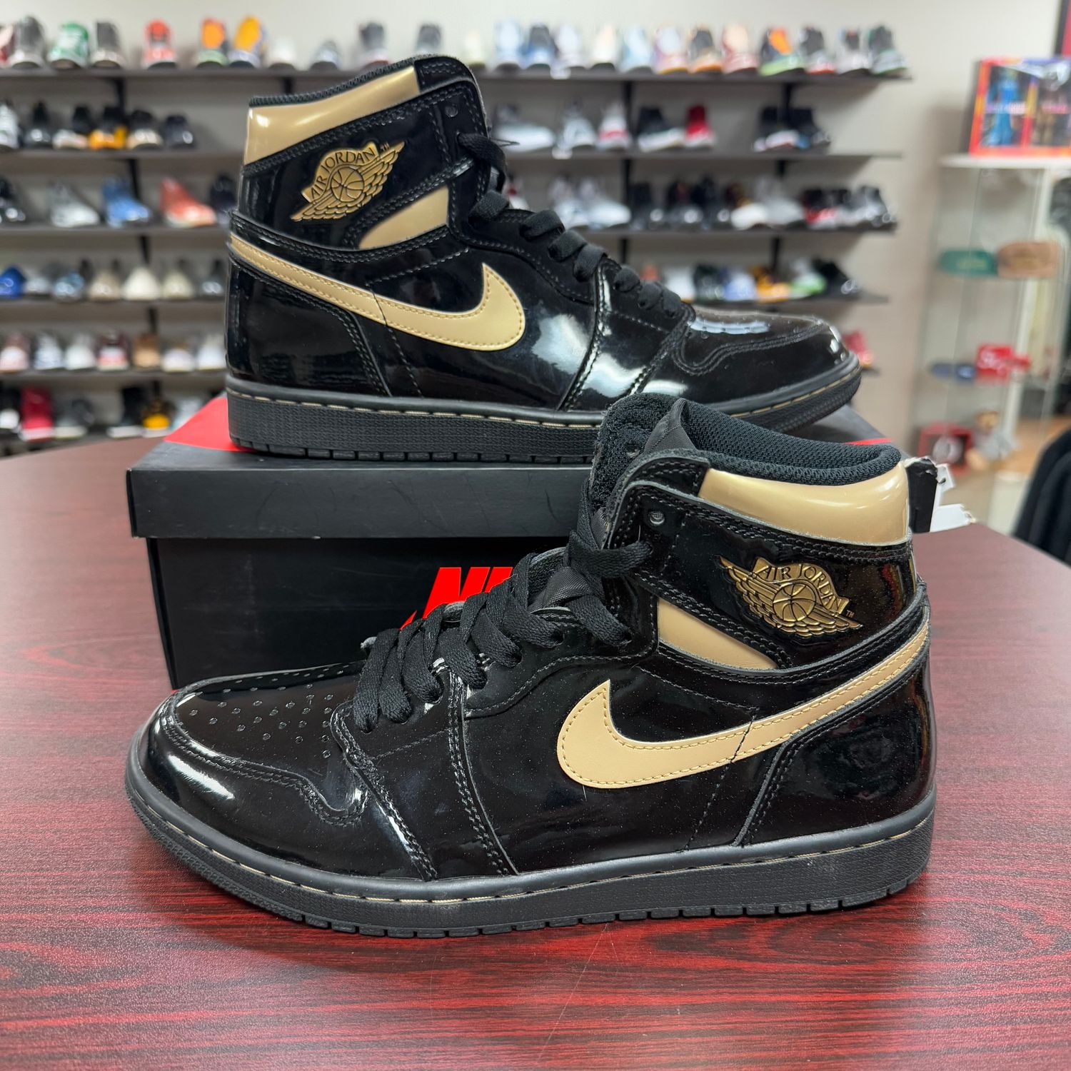 PO AIR JORDAN 1 BLACK METALLIC GOLD SIZE 9.5