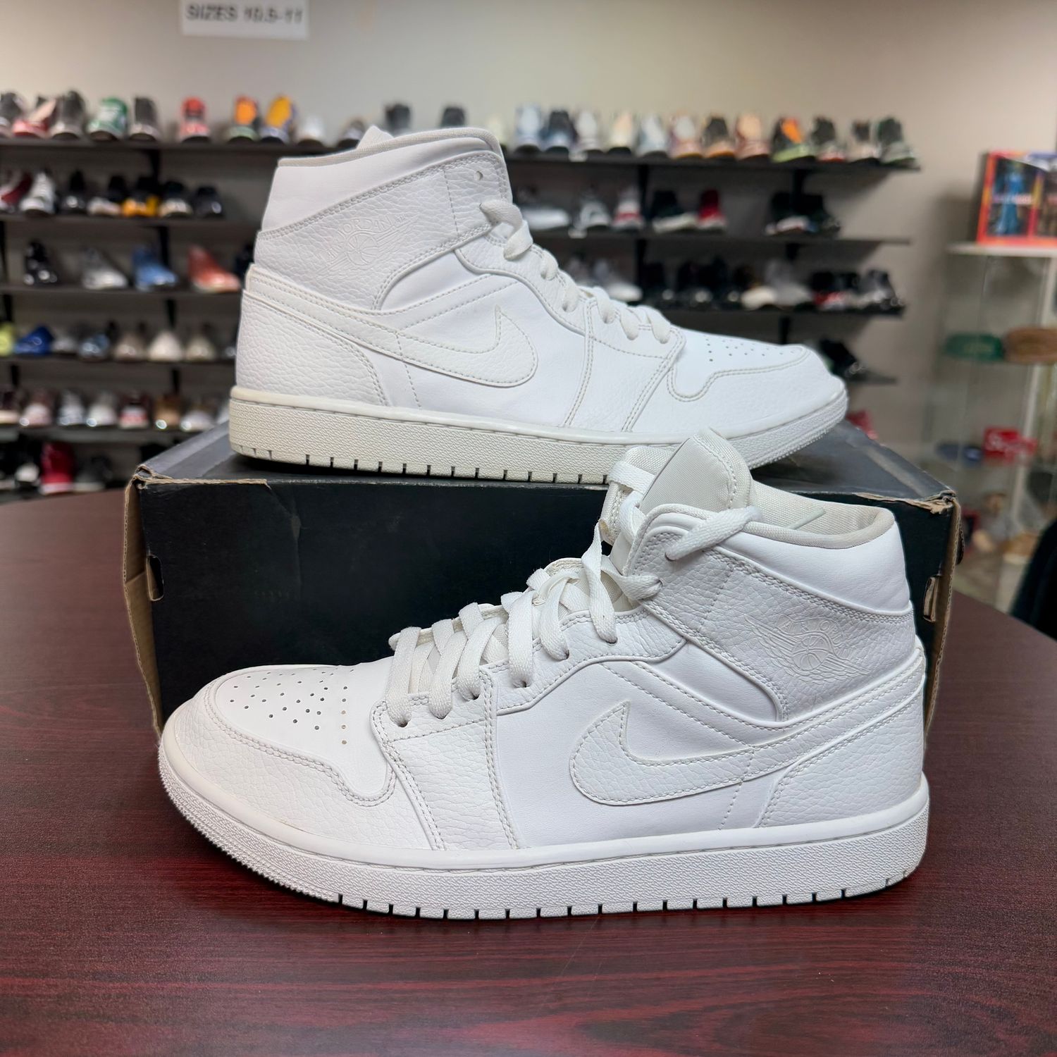 PO AIR JORDAN 1 MID TRIPLE WHITE SIZE 9.5