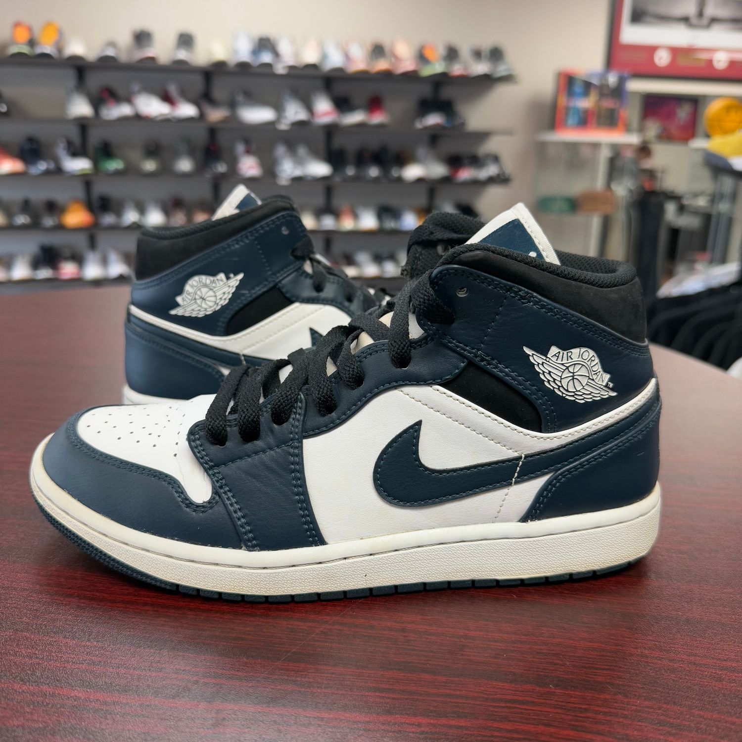 PO NB AIR JORDAN 1 MID ARMORY NAVY SIZE 10