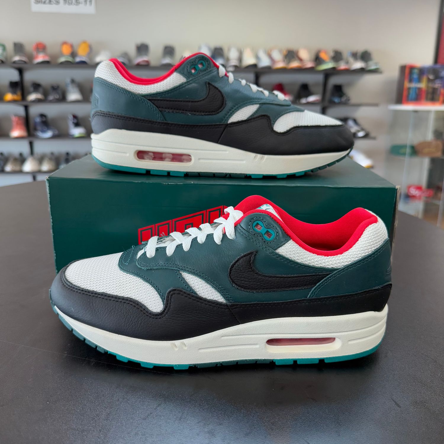 PO AIR MAX 1 LEBRON LIVERPOOL F.C. SIZE 10