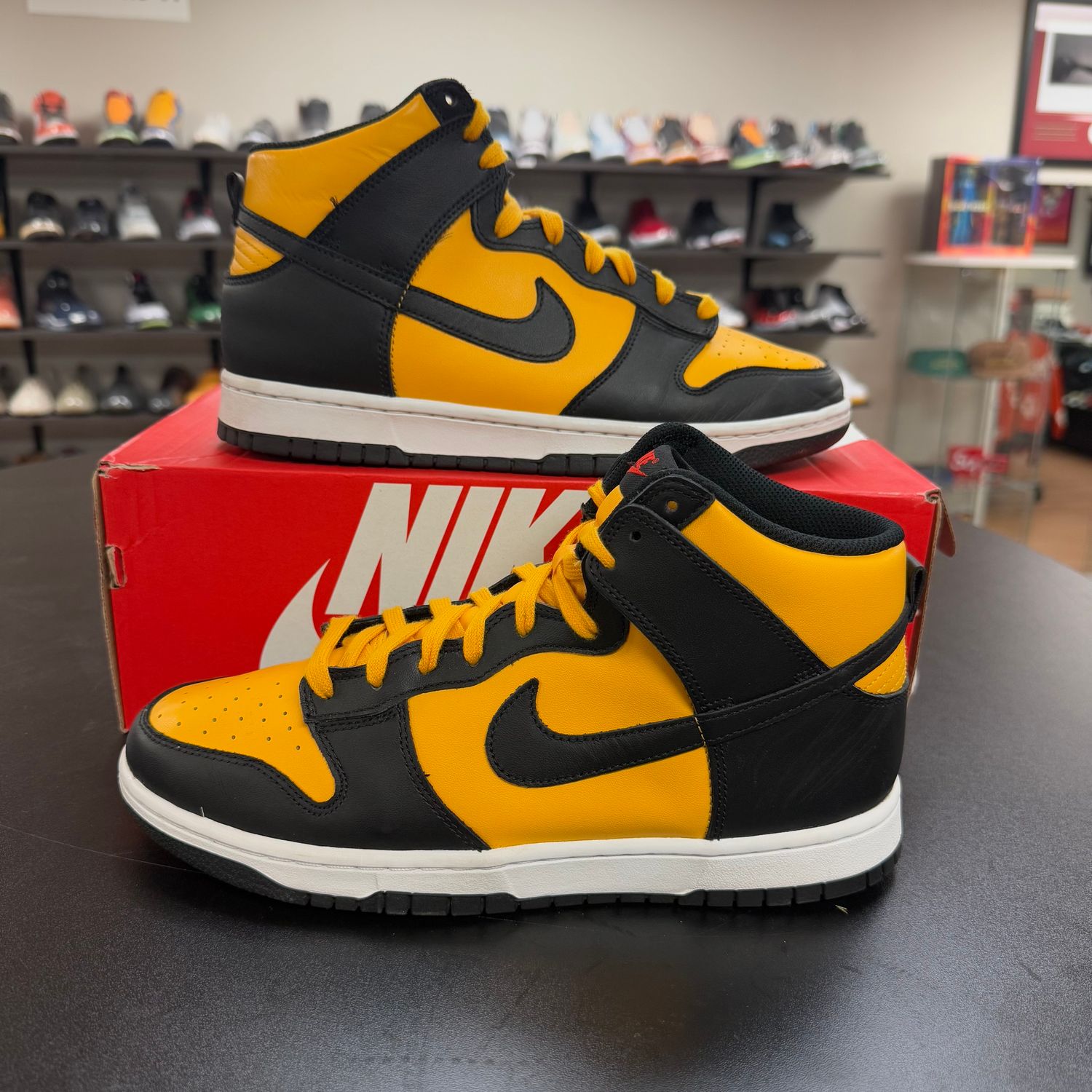 PO NIKE DUNK HIGH REVERSE GOLDENROD SIZE 10