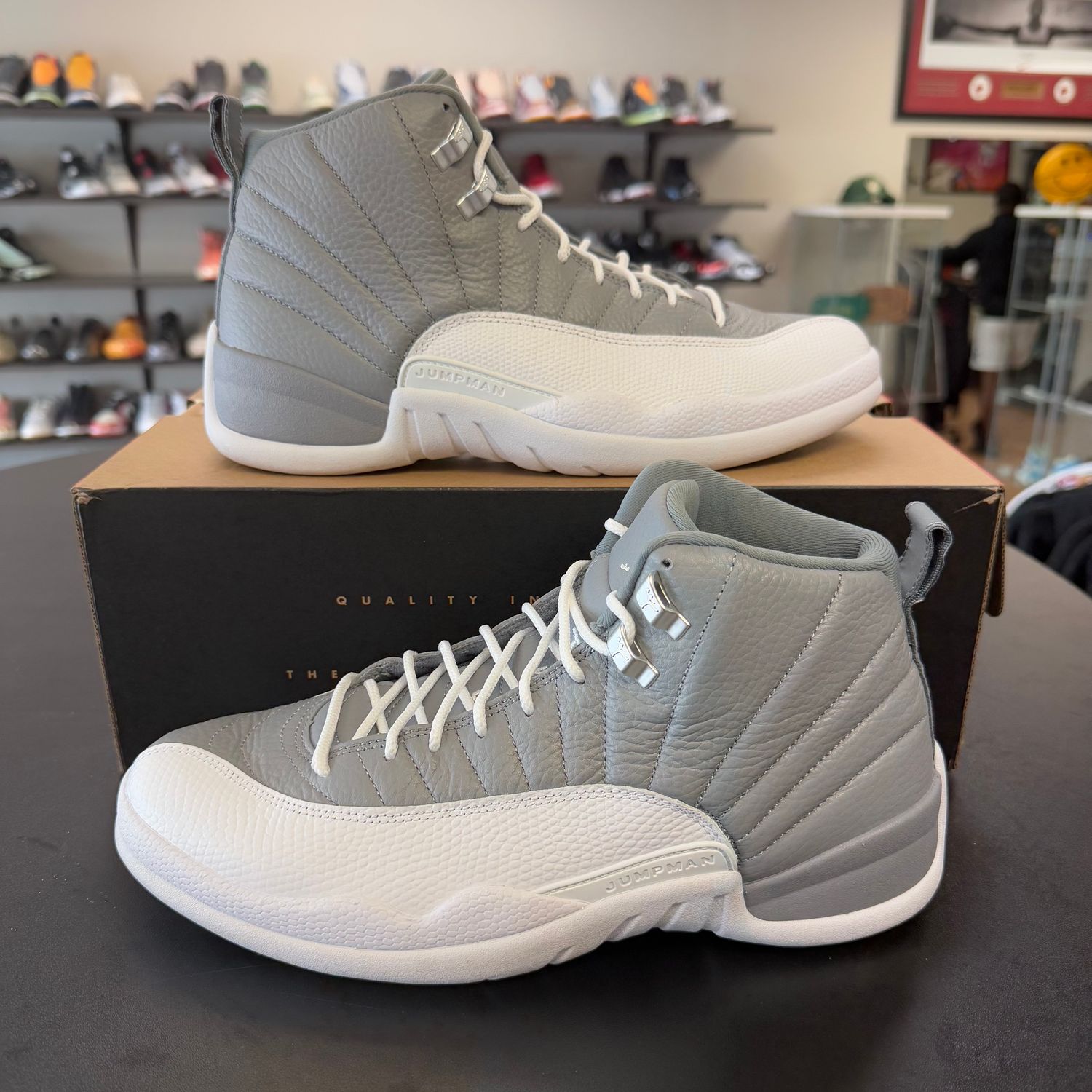 PO AIR JORDAN 12 STEALTH SIZE 10.5