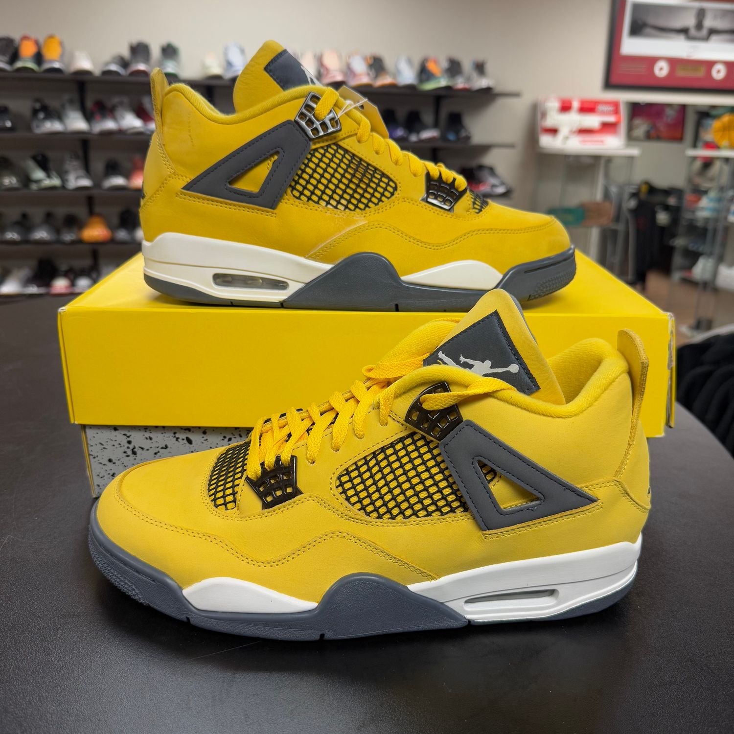 PO AIR JORDAN 4 LIGHTNING SIZE 11.5