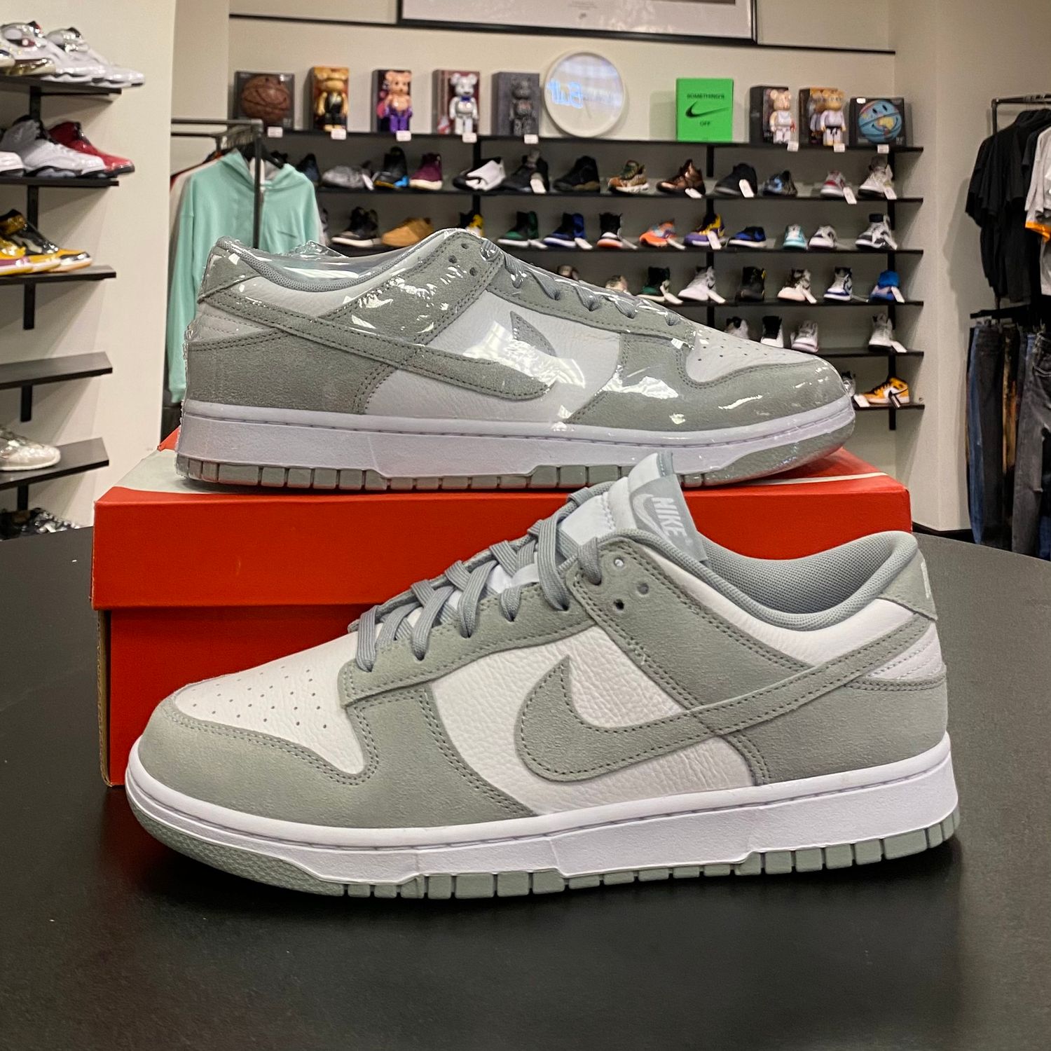 NEW NIKE DUNK LOW SE WHITE LIGHT PUMICE