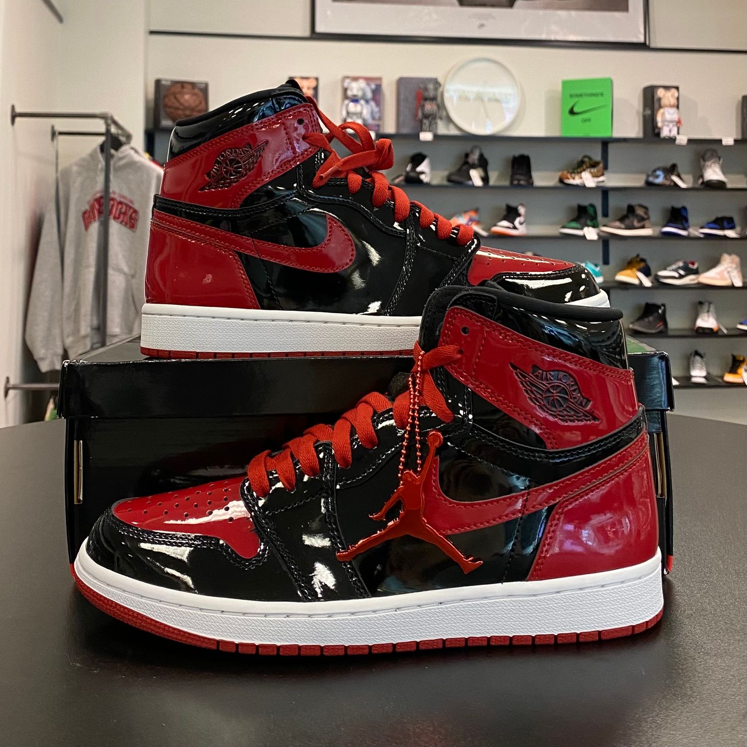 PO AIR JORDAN 1 PATENT BRED SIZE 9