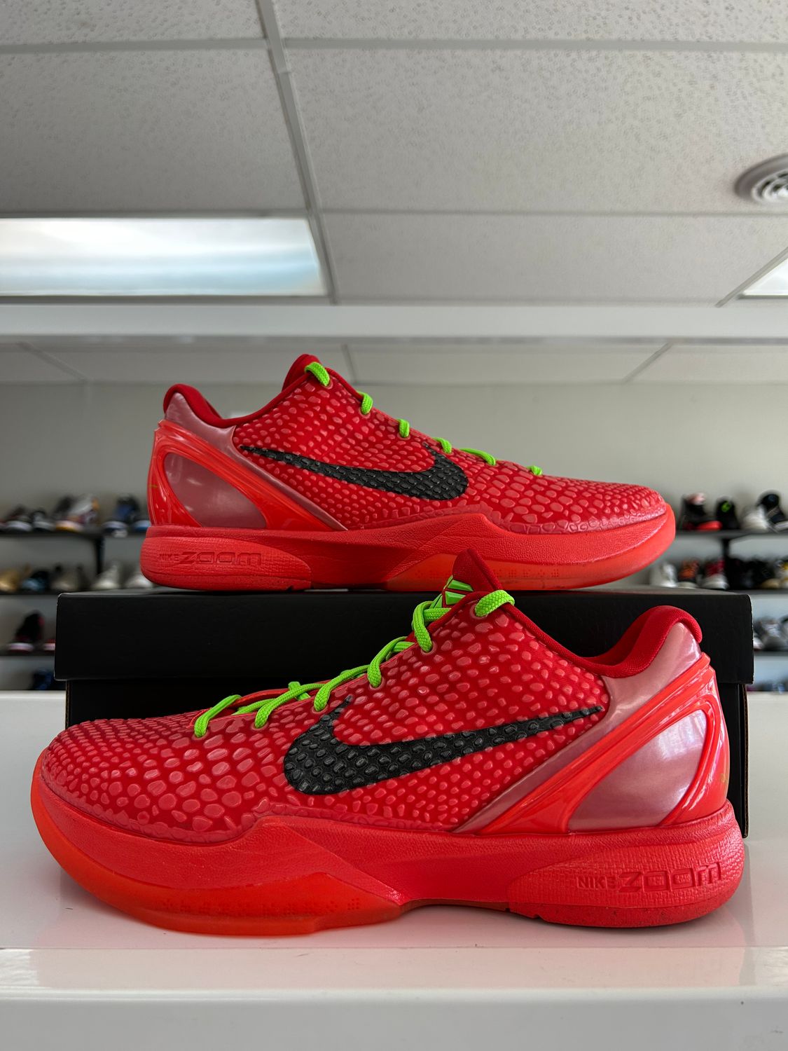 PO NIKE KOBE 6 PROTRO REVERSE GRINCH SIZE 10