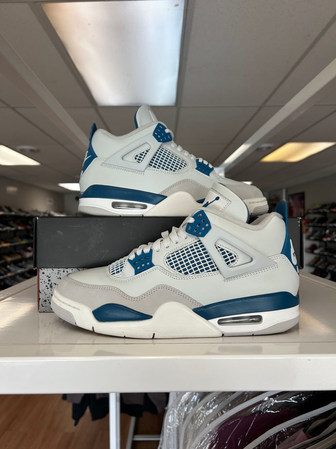 PO AIR JORDAN 4 MILITARY BLUE SIZE 8