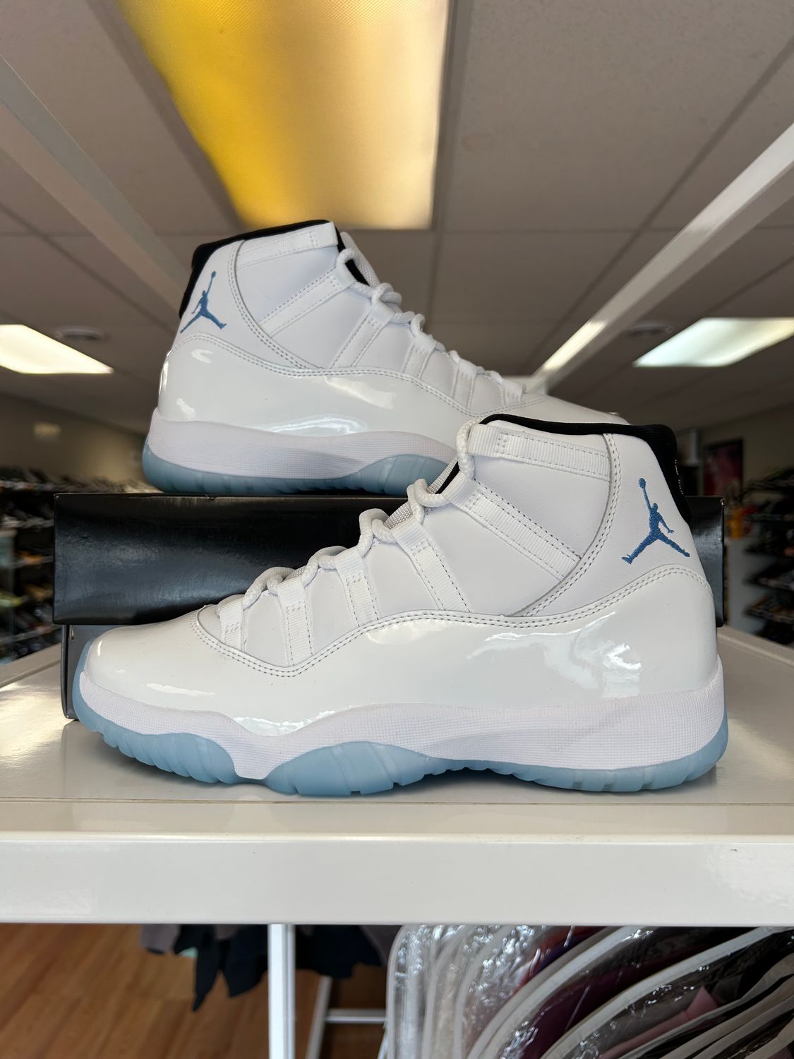 PO AIR JORDAN 11 LEGEND BLUE SIZE 9