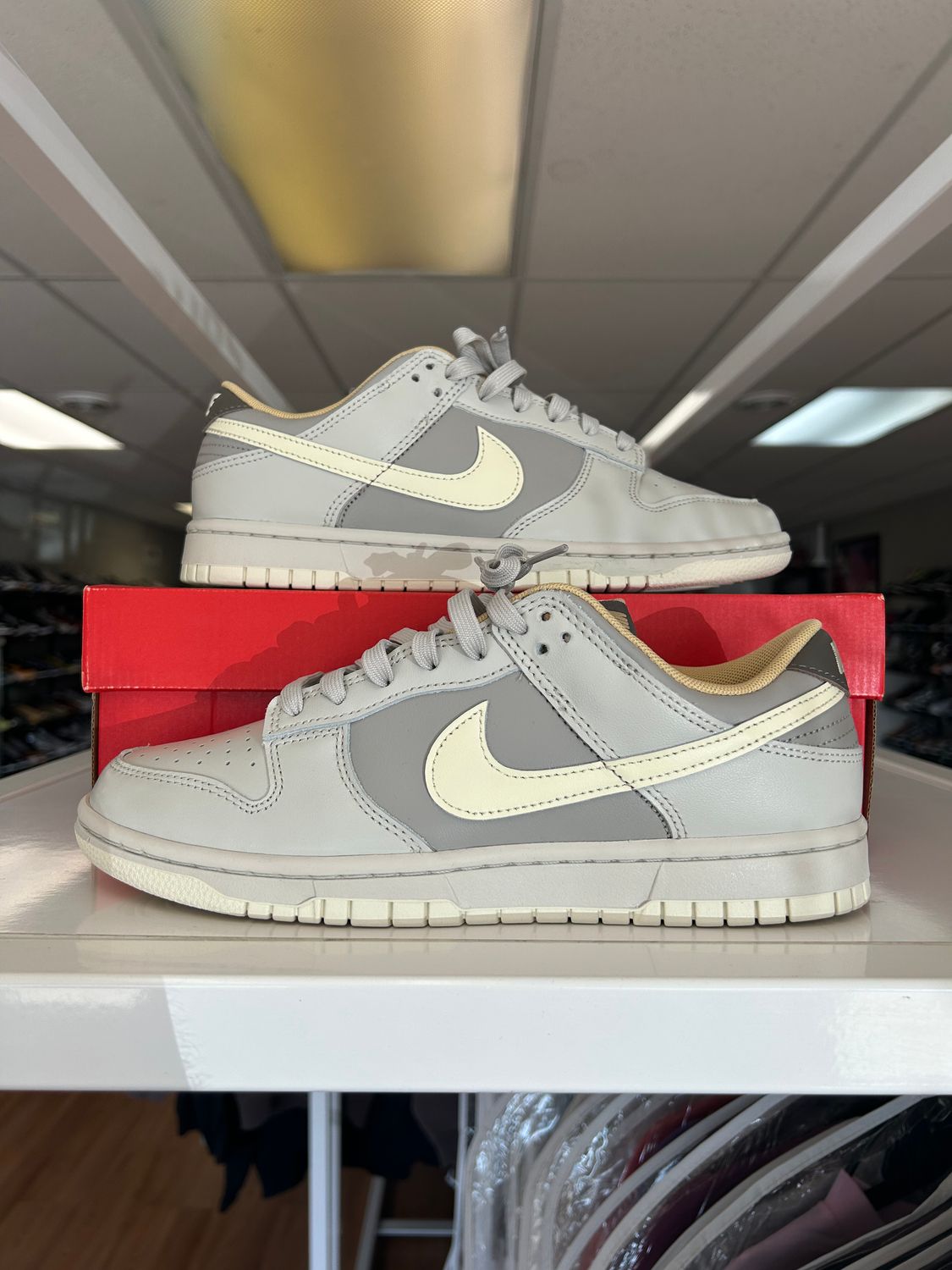 PO NIKE DUNK LOW LIGHT BONE WILD MANGO SIZE 8.5