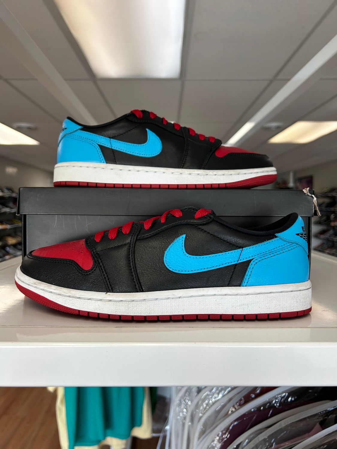 PO AIR JORDAN 1 NC TO CHI (WOMENS) SIZE 9.5W