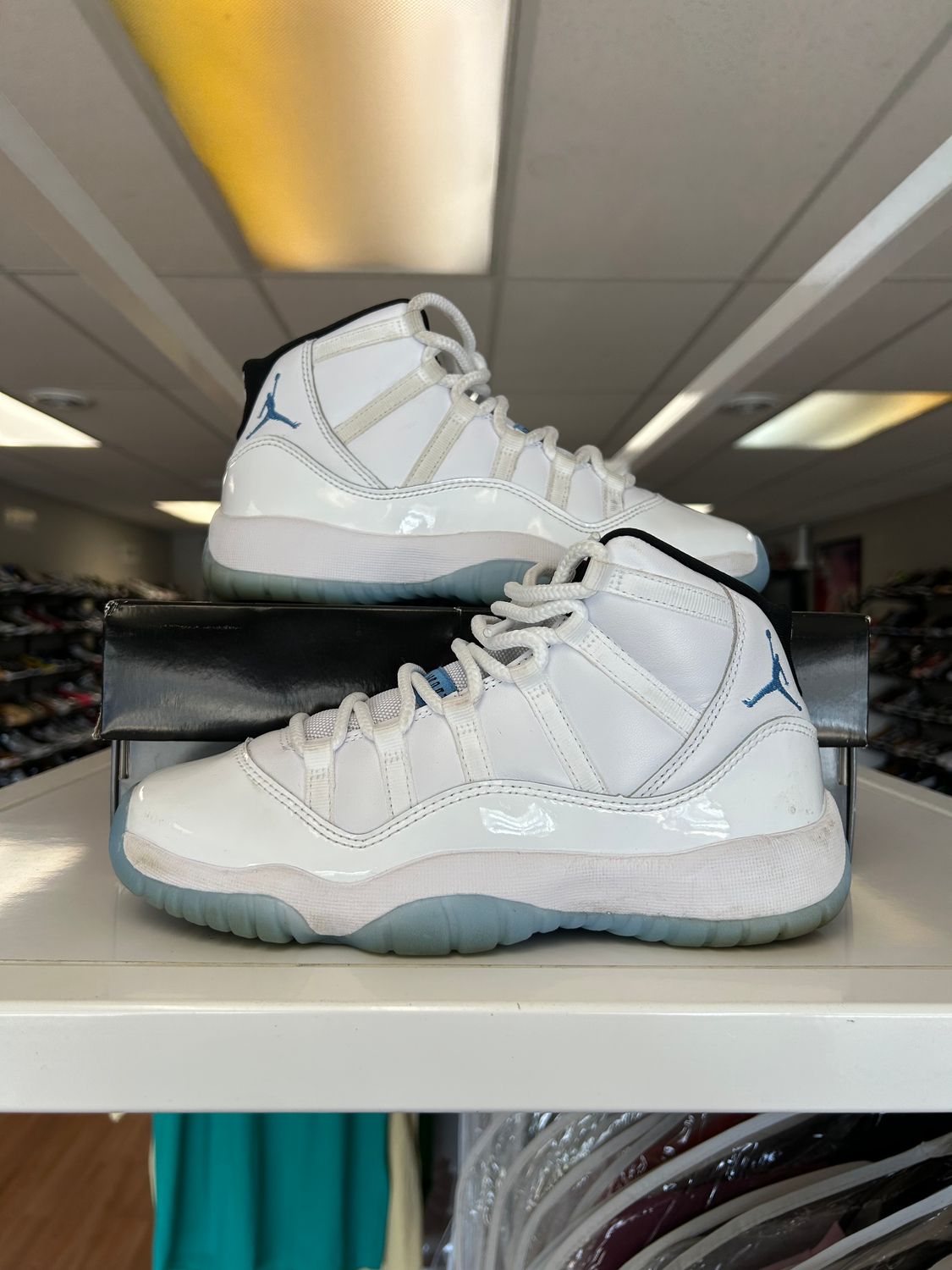PO AIR JORDAN 11 LEGEND BLUE SIZE 6.5Y