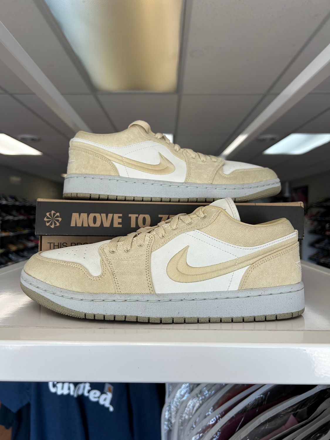 PO AIR JORDAN 1 LOW SE TEAM GOLD SIZE 11.5W