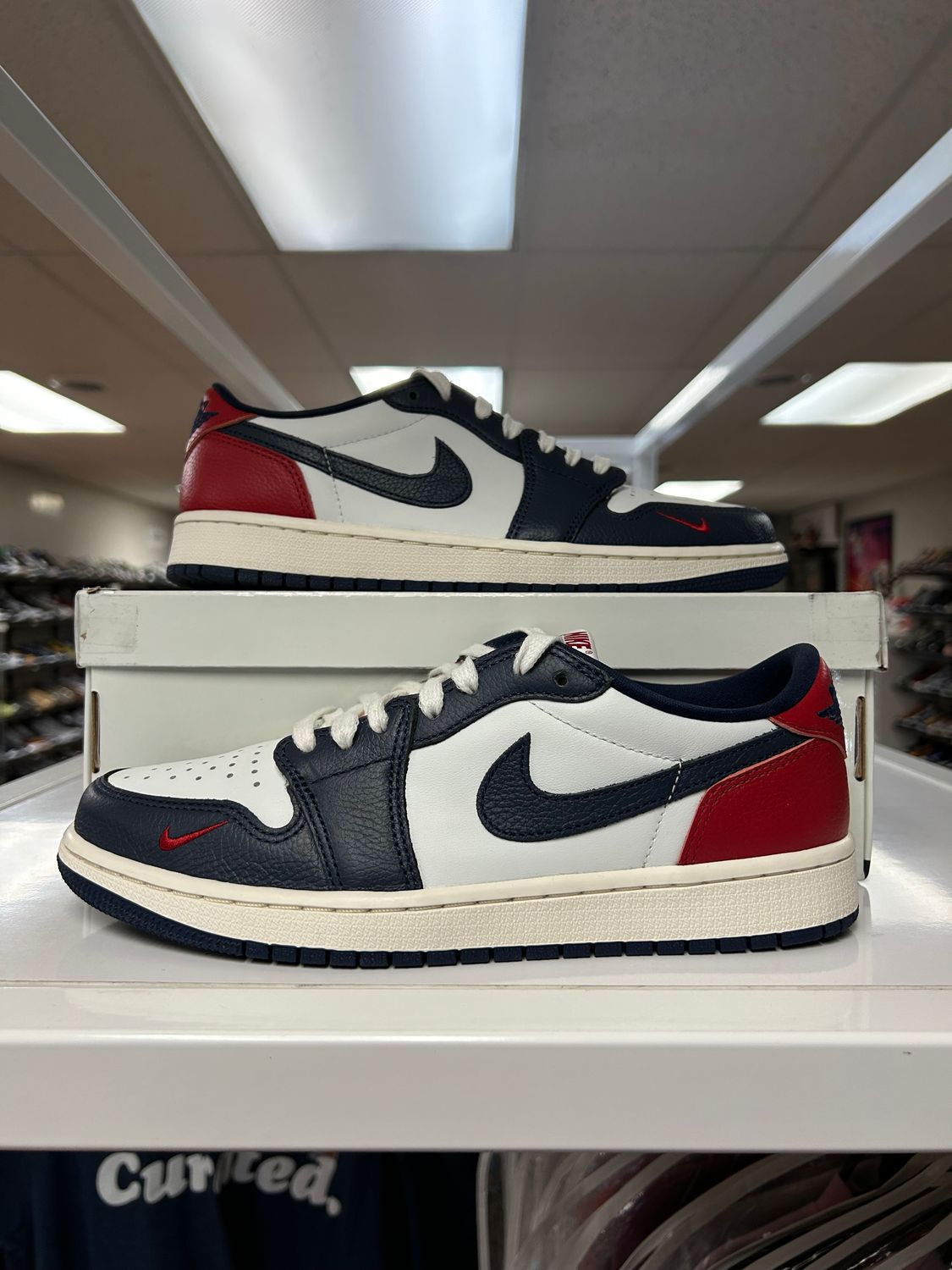PO AIR JORDAN 1 LOW HOWARD UNIVERSITY SIZE 8.5