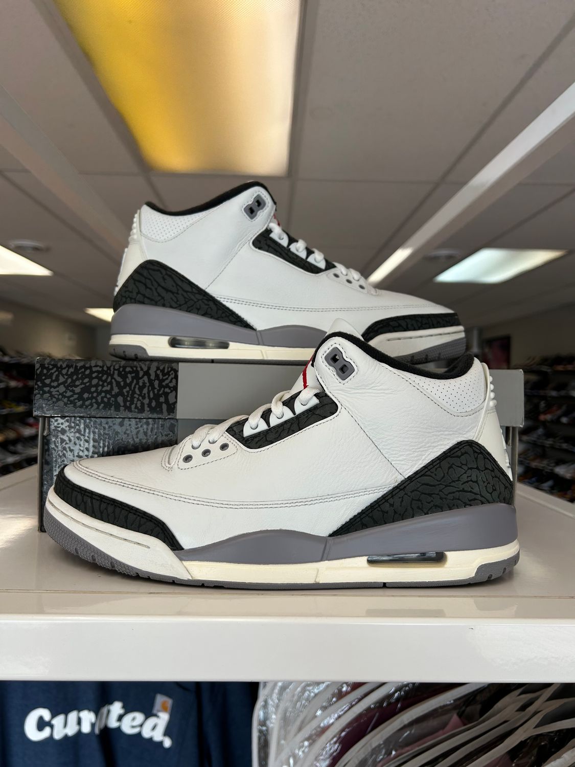 PO AIR JORDAN 3 CEMENT GREY SIZE 10.5