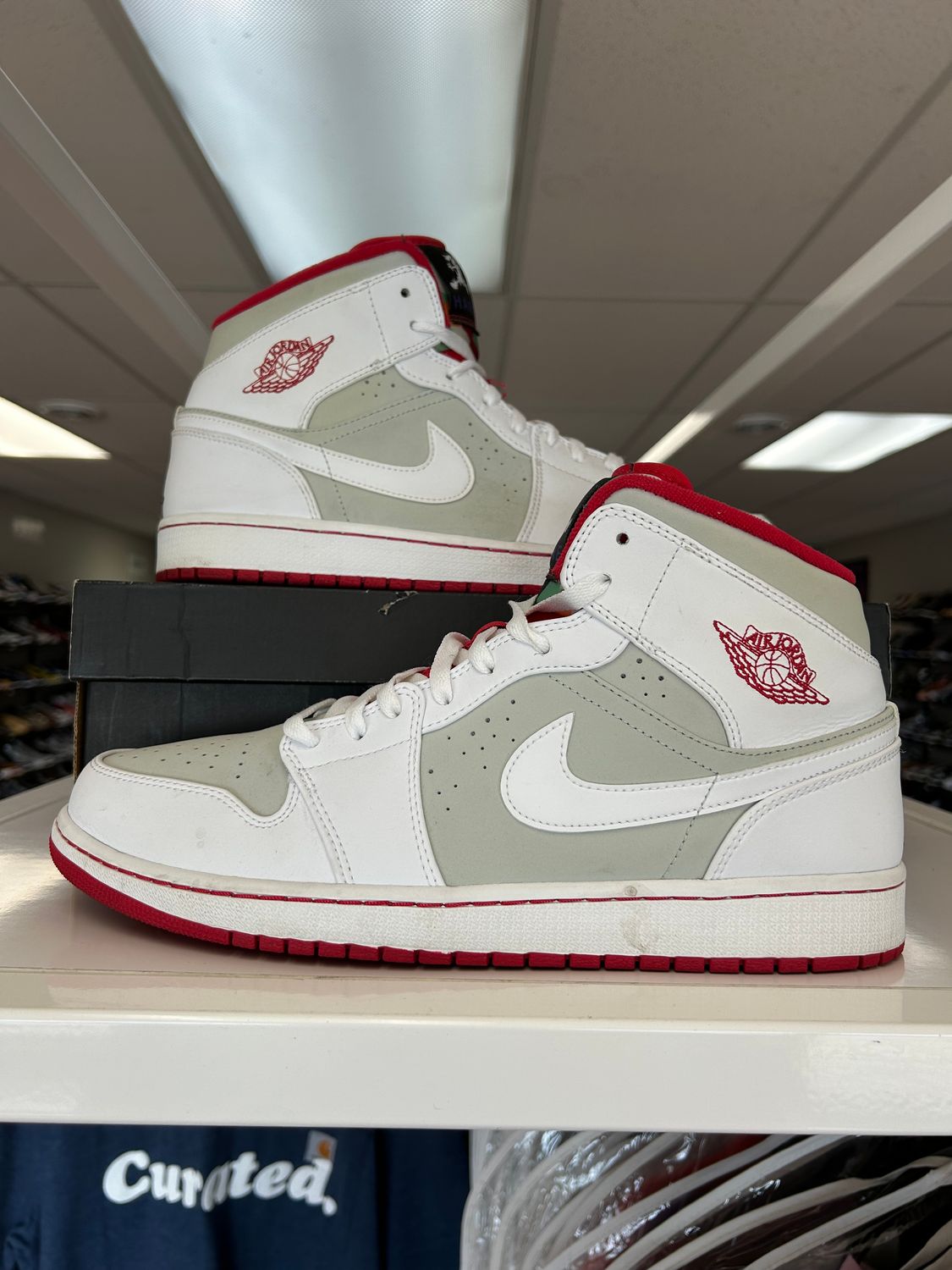 PO AIR JORDAN 1 MID HARE SIZE 13